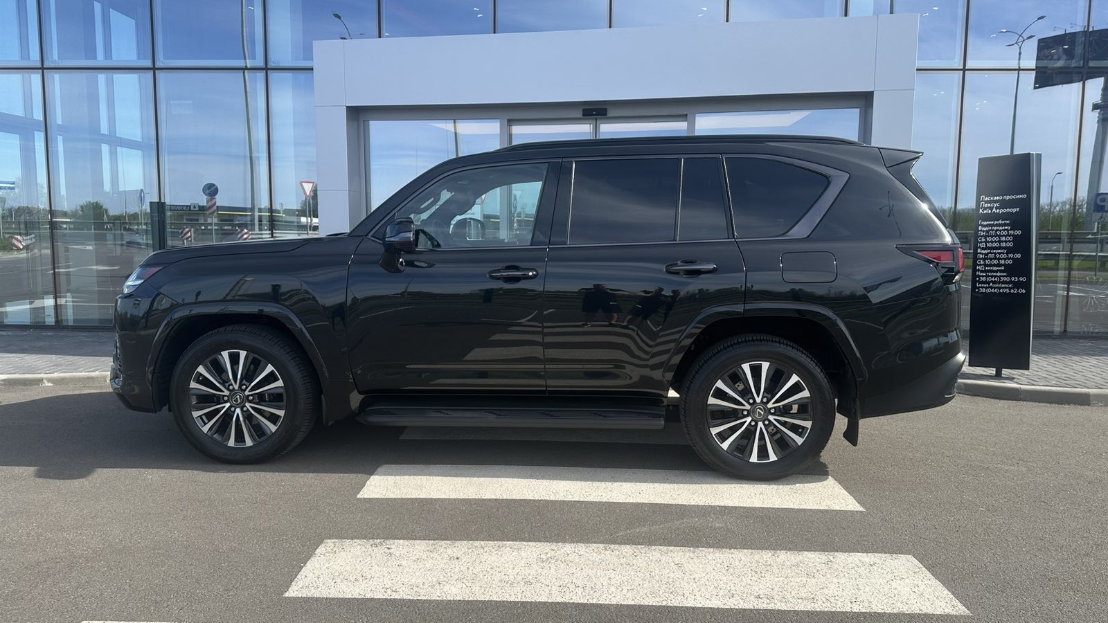 Lexus LX 2023 року з пробігом 83500 км, Універсал, Лексус Київ Аеропорт, м.Київ - 5010050 ГРН | Фото № 3