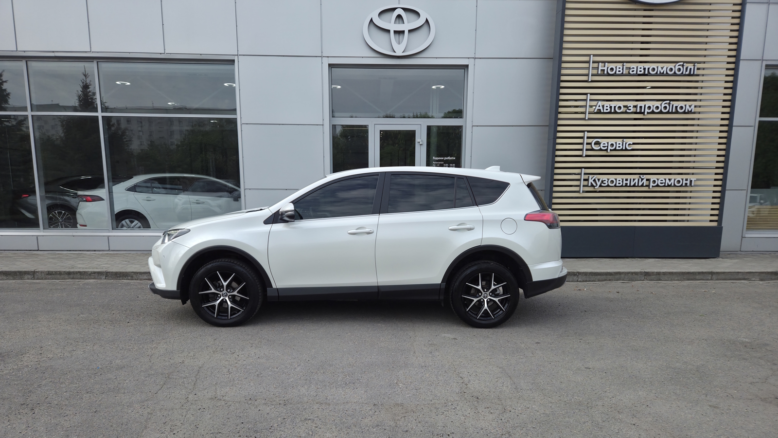 Toyota RAV4 2017 року, Універсал, Тойота Центр Кропивницький "Мотор - Олві", м.Кропивницький | Фото № 3 Toyota RAV4 2017 року з пробігом 117317 км, Універсал, Тойота Центр Кропивницький "Мотор - Олві", м.Кропивницький - 940000 ГРН | Фото № 3