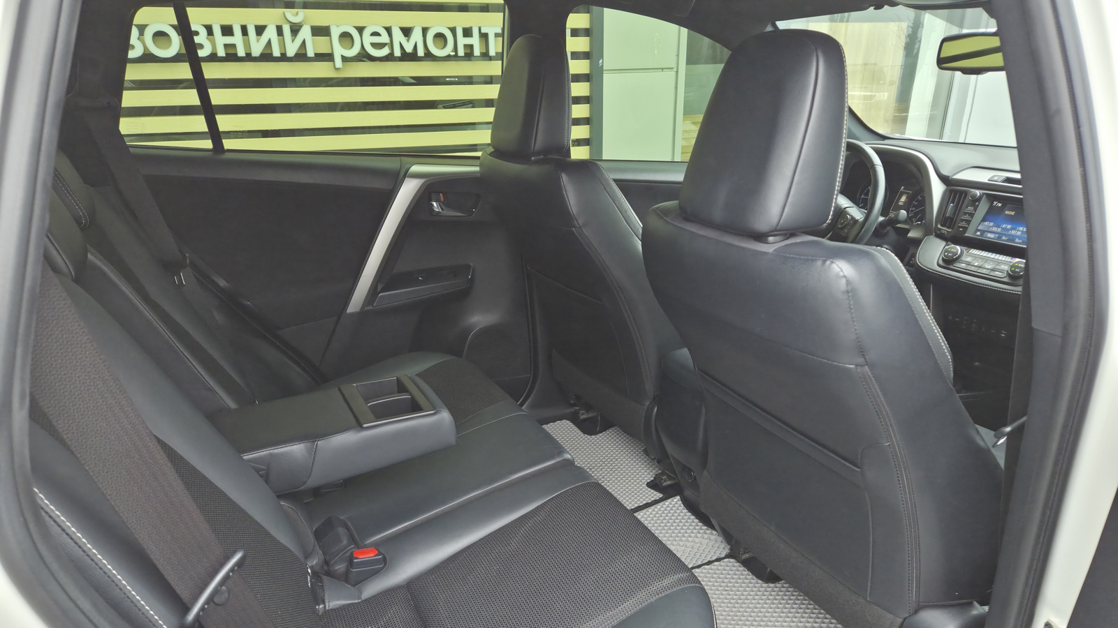 Toyota RAV4 2017 року, Універсал, Тойота Центр Кропивницький "Мотор - Олві", м.Кропивницький | Фото № 7 Toyota RAV4 2017 року з пробігом 117317 км, Універсал, Тойота Центр Кропивницький "Мотор - Олві", м.Кропивницький - 940000 ГРН | Фото № 7