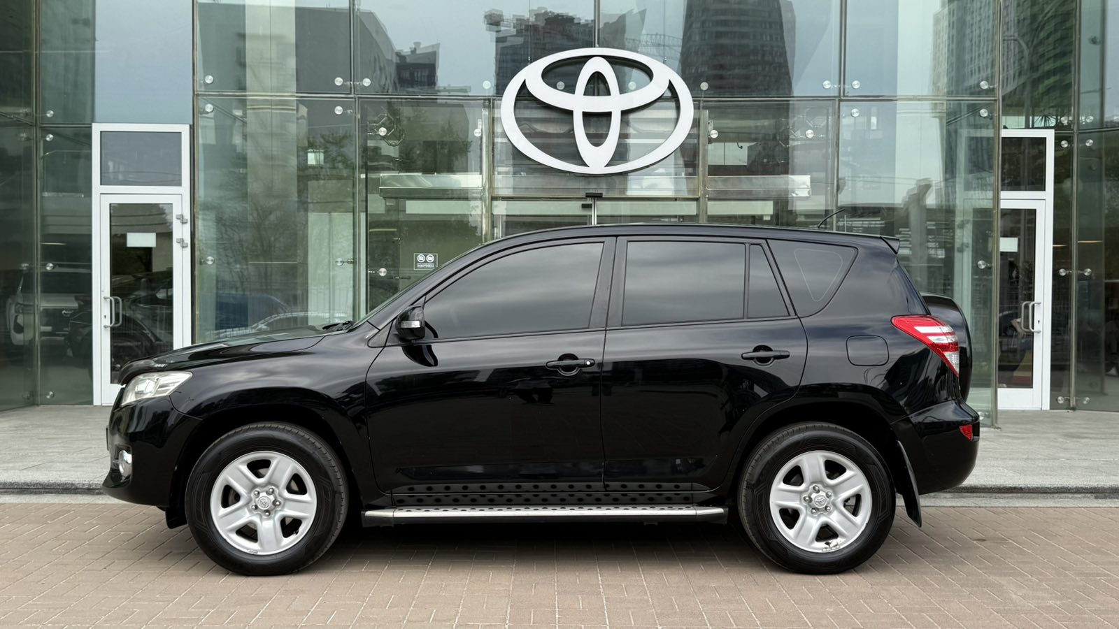 Toyota RAV4 2012 року з пробігом 130000 км, Універсал, Тойота Центр Київ "Автосаміт Укравто", м.Київ - 568888 ГРН | Фото № 3