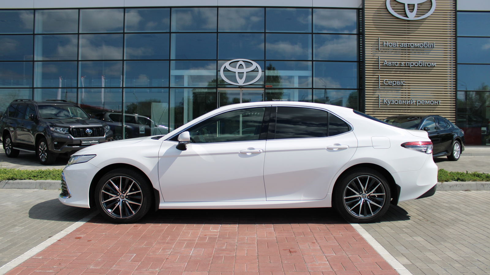 Toyota CAMRY 2021 року з пробігом 97553 км, Седан, Тойота Центр Черкаси "Мотор Сіті", м.Черкаси - 1400000 ГРН | Фото № 3