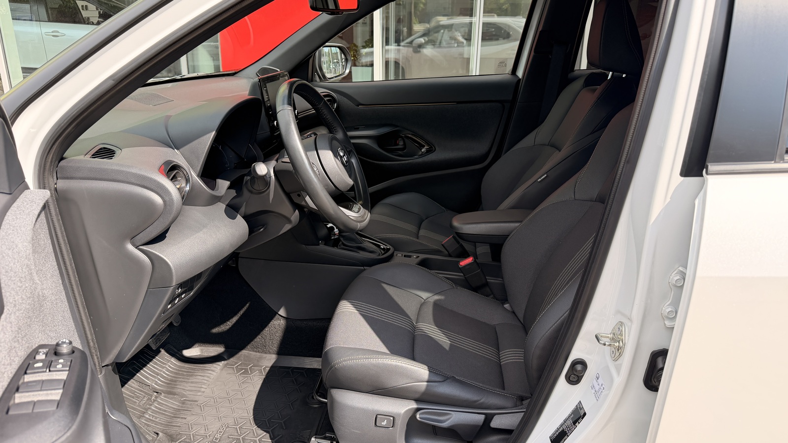 Toyota YARIS CROSS 2021 року з пробігом 39048 км, Хетчбек, Тойота Центр Кривий Ріг "Алмаз Сістем", м.Кривий Ріг - 1179200 ГРН | Фото № 12