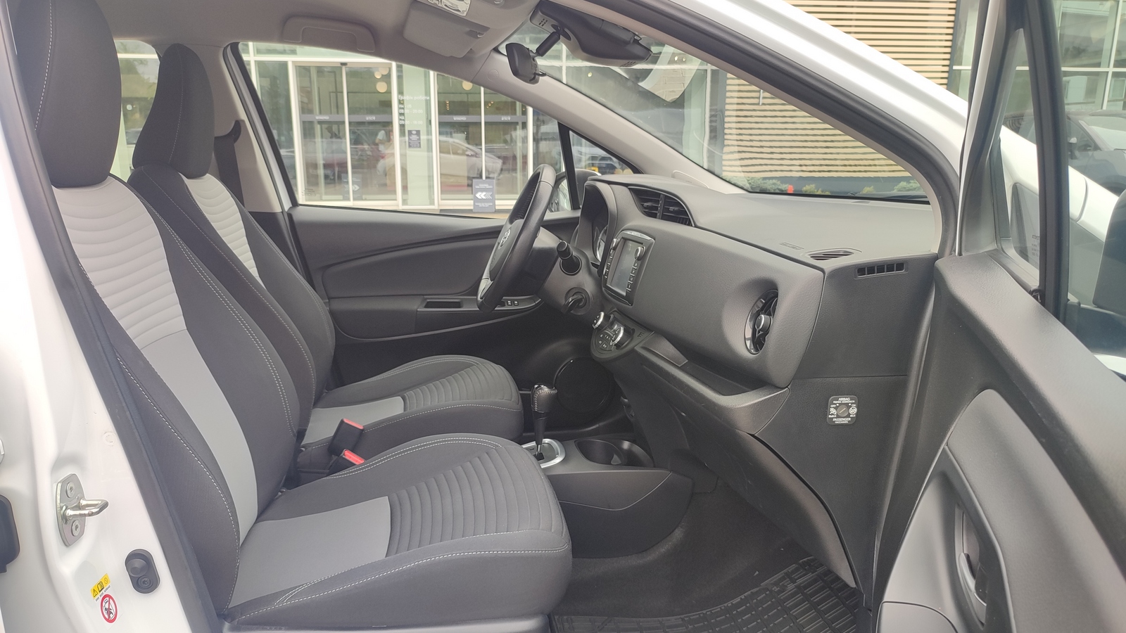Toyota YARIS 2017 року з пробігом 170184 км, Хетчбек, Тойота Центр Київ "ВіДі Автострада", м.Київ - 590000 ГРН | Фото № 6