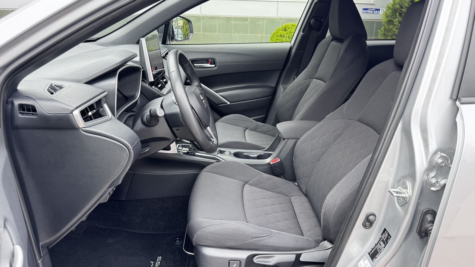 Toyota COROLLA CROSS 2023 року, Хетчбек, Тойота Центр Чернівці "Олімп-Моторс", м.Чернівці | Фото № 12 Toyota COROLLA CROSS 2023 року з пробігом 19218 км, Хетчбек, Тойота Центр Чернівці "Олімп-Моторс", м.Чернівці - 1350000 ГРН | Фото № 12
