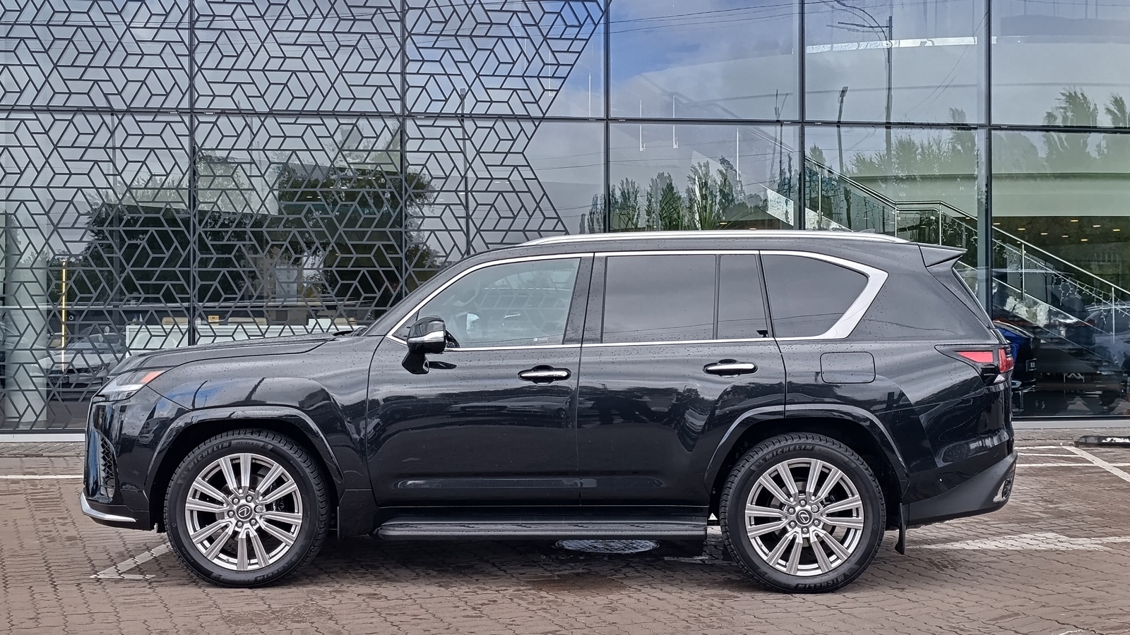 Lexus LX 2022 року з пробігом 52786 км, Універсал, Лексус Київ Захід, м.Київ - 5260000 ГРН | Фото № 3