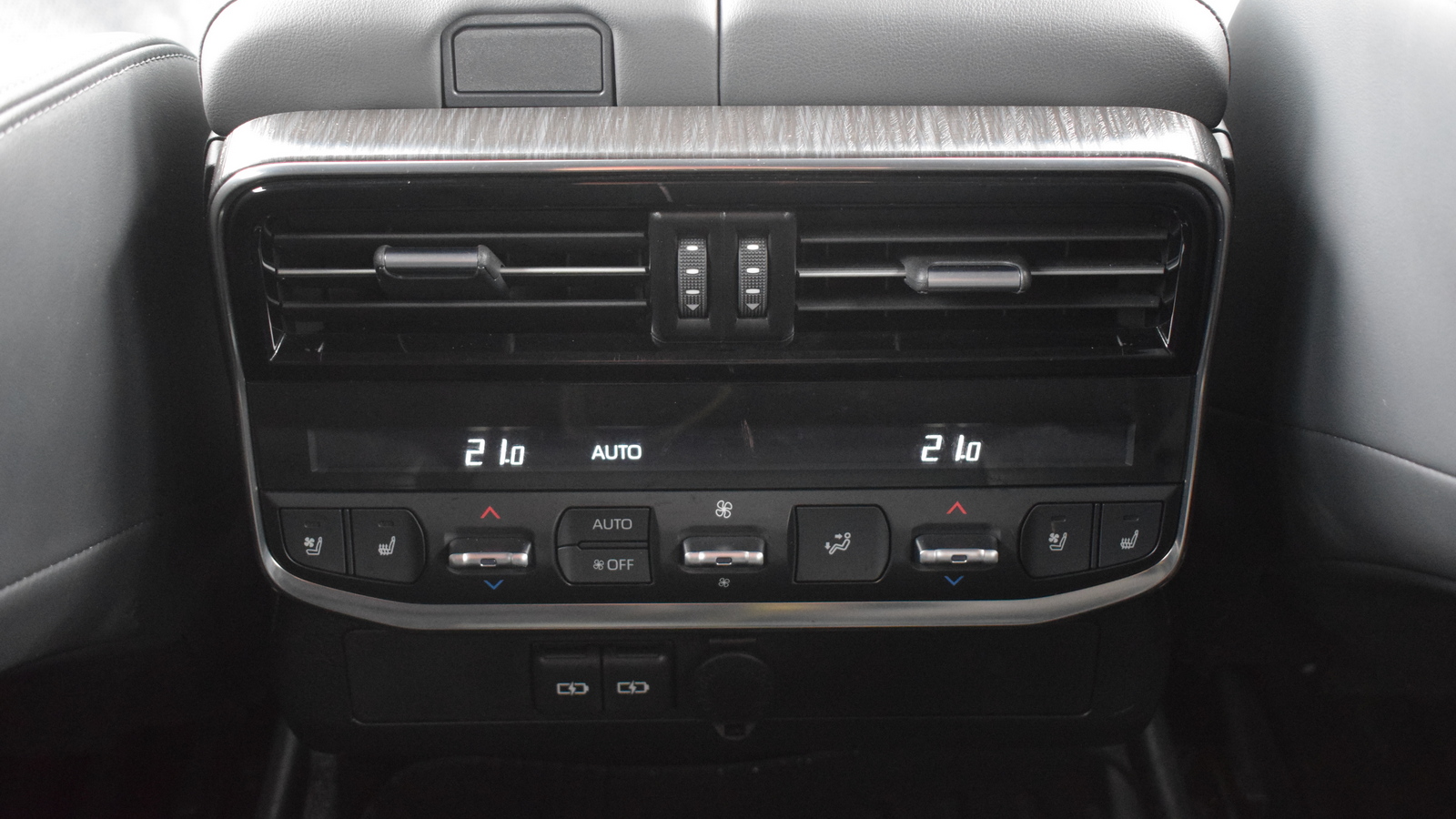 Toyota LAND CRUISER 200 2021 року з пробігом 137453 км, Універсал, Тойота Центр Житомир "Стар - Кар", м.Житомир - 3000300 ГРН | Фото № 23