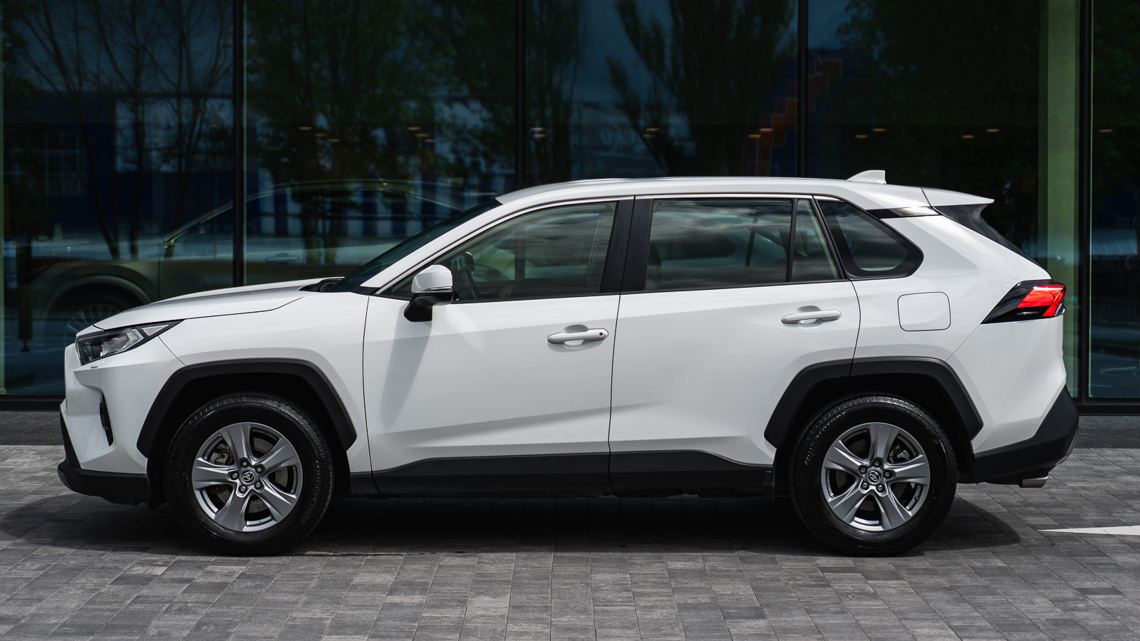 Toyota RAV4 2023 року з пробігом 48324 км, Універсал, Лексус Дніпро, м.Дніпро - 1540000 ГРН | Фото № 3