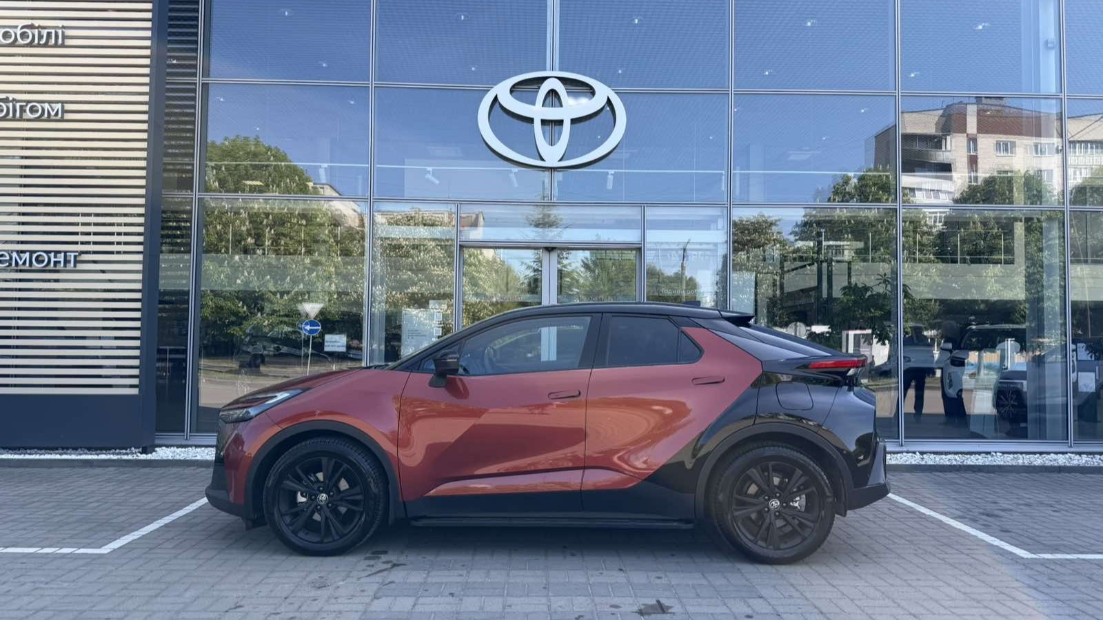 Toyota C-HR 2025 року, Хетчбек, Тойота Центр Луцьк "Автоконцепт", м.Луцьк | Фото № 2 Toyota C-HR 2025 року з пробігом 530 км, Хетчбек, Тойота Центр Луцьк "Автоконцепт", м.Луцьк - 1780000 ГРН | Фото № 2