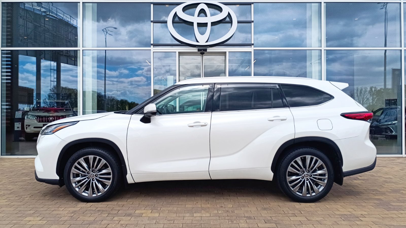 Toyota HIGHLANDER 2020 року з пробігом 54370 км, Універсал, Тойота Центр Київ «ВІДІ Аеропорт», м.Київ - 1970000 ГРН | Фото № 3