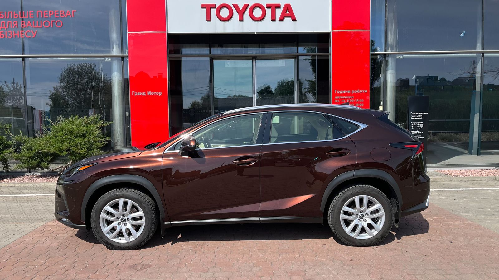 Lexus NX 2017 року з пробігом 85369 км, Хетчбек, Тойота Центр Хмельницький "Гранд Мотор", м.Хмельницький - 1210000 ГРН | Фото № 3