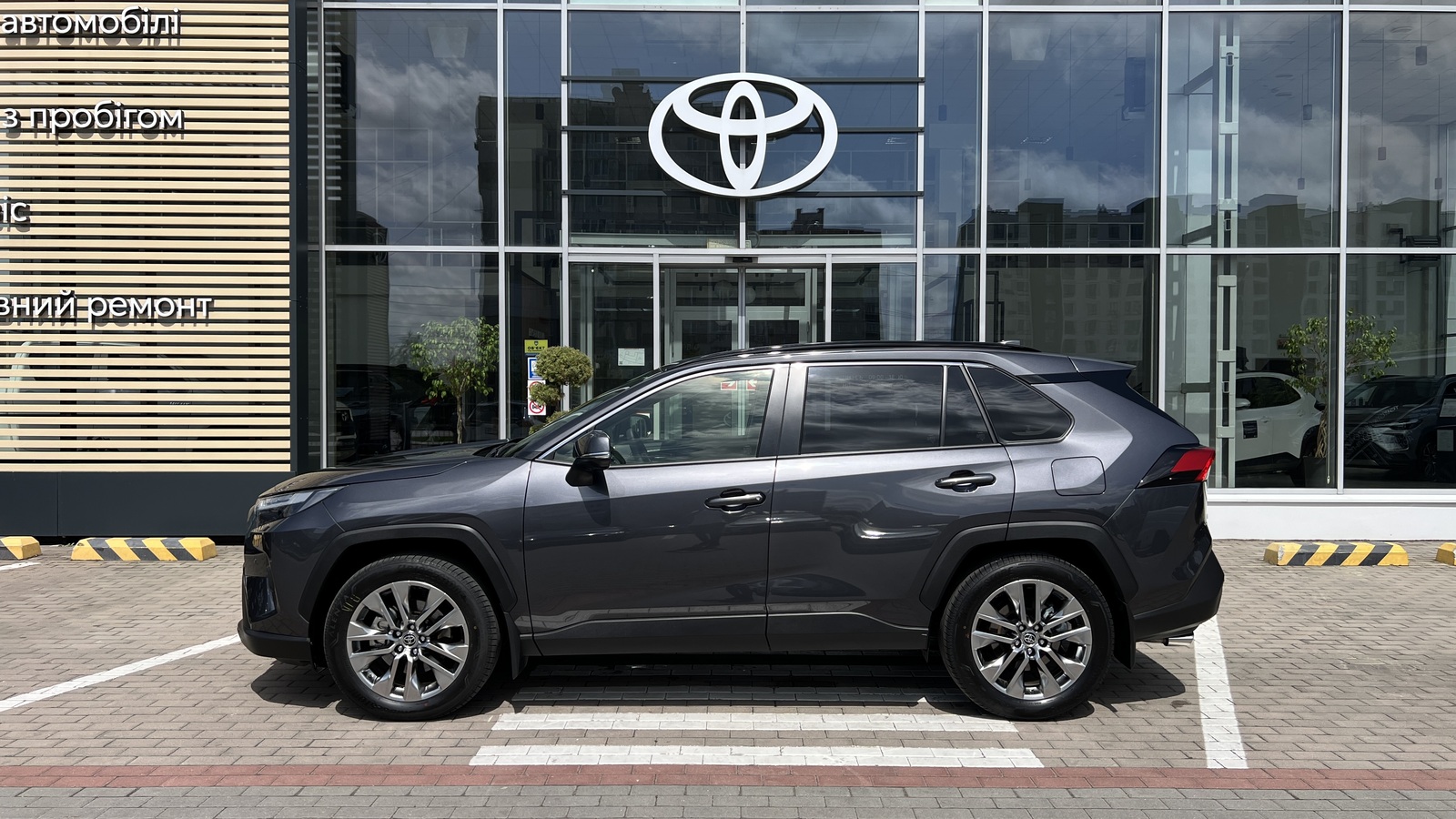 Toyota RAV4 2025 року, Універсал, Тойота Центр Чернігів "Соллі-Плюс", м.Чернігів | Фото № 3 Toyota RAV4 2025 року з пробігом 7767 км, Універсал, Тойота Центр Чернігів "Соллі-Плюс", м.Чернігів - 2100000 ГРН | Фото № 3