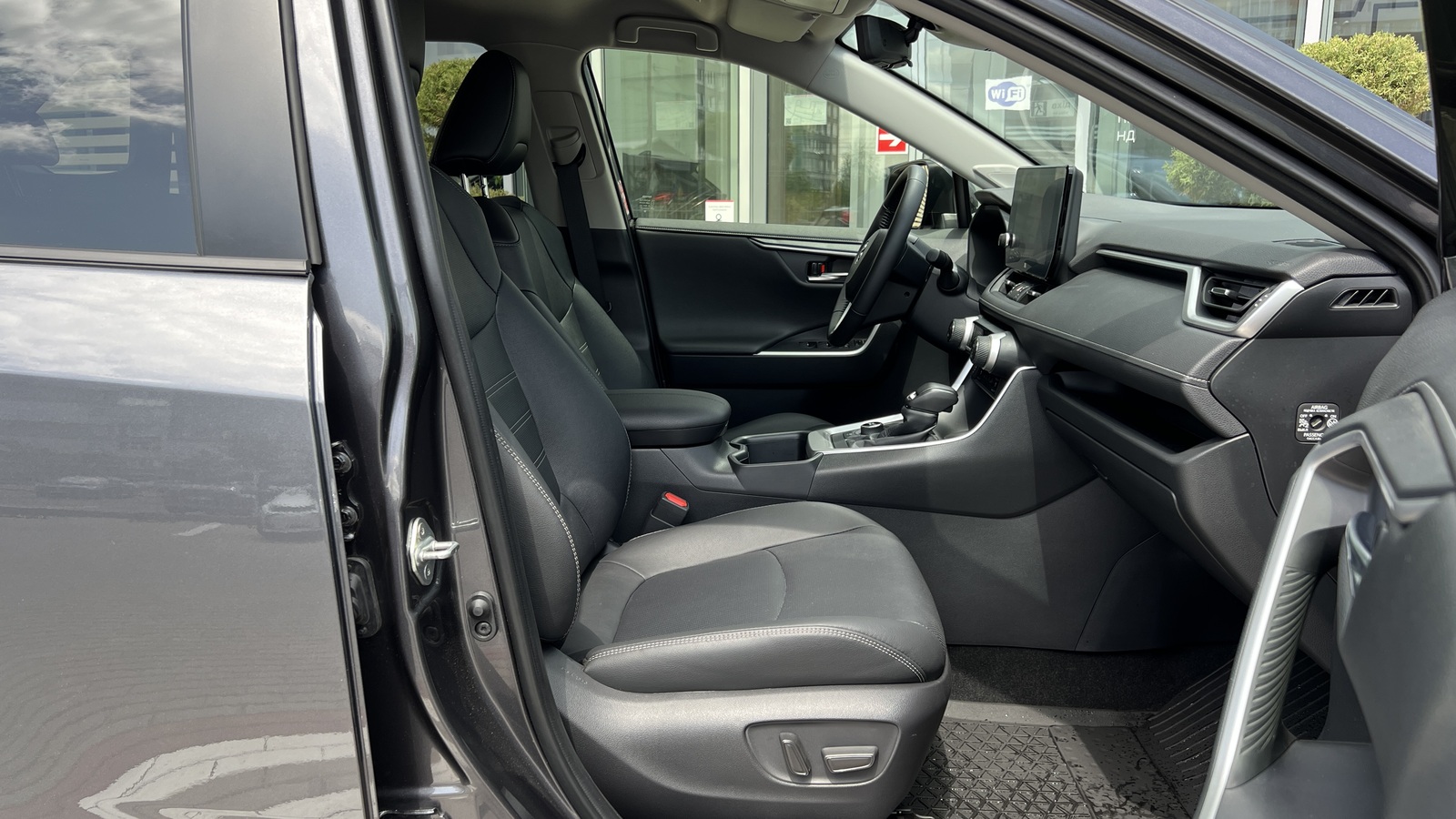 Toyota RAV4 2025 року, Універсал, Тойота Центр Чернігів "Соллі-Плюс", м.Чернігів | Фото № 6 Toyota RAV4 2025 року з пробігом 7767 км, Універсал, Тойота Центр Чернігів "Соллі-Плюс", м.Чернігів - 2100000 ГРН | Фото № 6