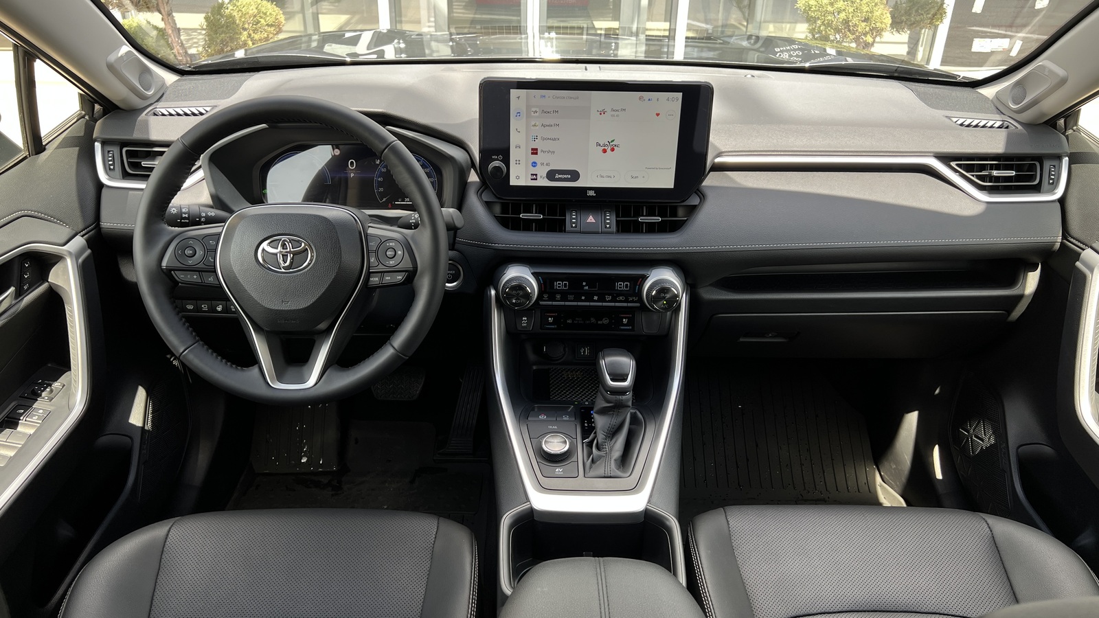 Toyota RAV4 2025 року, Універсал, Тойота Центр Чернігів "Соллі-Плюс", м.Чернігів | Фото № 8 Toyota RAV4 2025 року з пробігом 7767 км, Універсал, Тойота Центр Чернігів "Соллі-Плюс", м.Чернігів - 2100000 ГРН | Фото № 8
