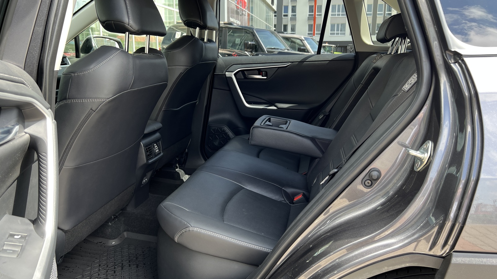 Toyota RAV4 2025 року, Універсал, Тойота Центр Чернігів "Соллі-Плюс", м.Чернігів | Фото № 11 Toyota RAV4 2025 року з пробігом 7767 км, Універсал, Тойота Центр Чернігів "Соллі-Плюс", м.Чернігів - 2100000 ГРН | Фото № 11