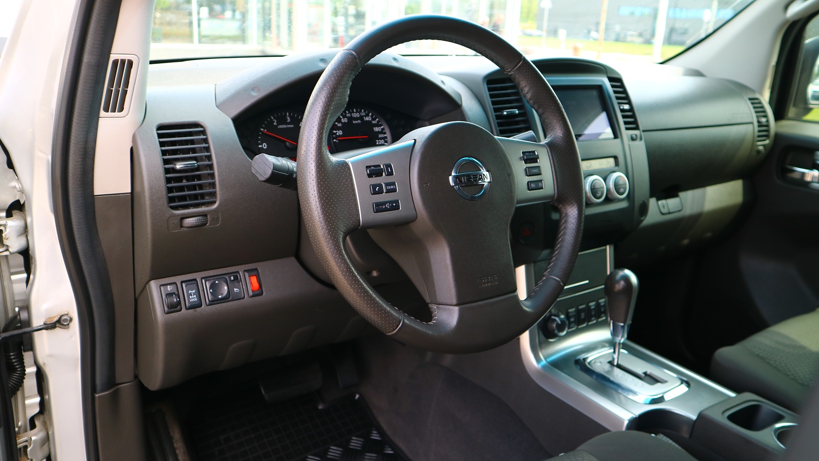 Інші авто NISSAN Navara 2011 року, Пікап, Тойота Центр Київ "Автосаміт Укравто Столичне", м.Київ | Фото № 15 Інші авто NISSAN Navara 2011 року з пробігом 143334 км, Пікап, Тойота Центр Київ "Автосаміт Укравто Столичне", м.Київ - 742000 ГРН | Фото № 15