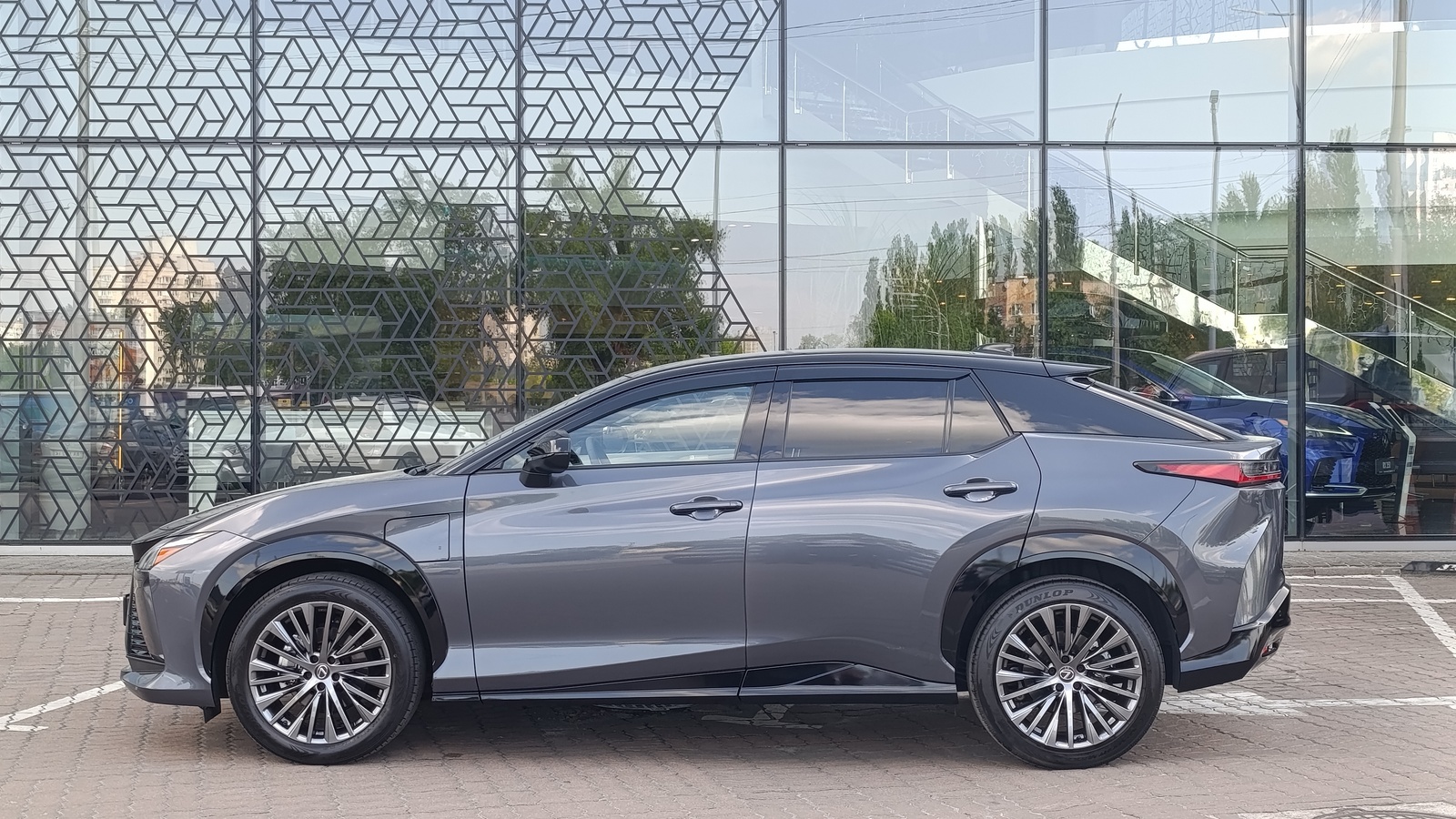Lexus RZ 450e 2024 року з пробігом 8233 км, Універсал, Лексус Київ Захід, м.Київ - 2362560 ГРН | Фото № 3