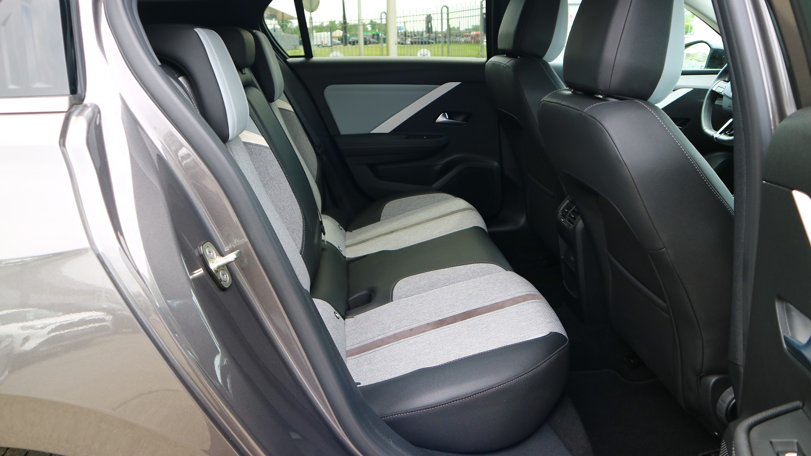 Інші авто OPEL ASTRA 2023 року, Хетчбек, Тойота Центр Київ "Автосаміт Укравто Столичне", м.Київ | Фото № 7 Інші авто OPEL ASTRA 2023 року з пробігом 46549 км, Хетчбек, Тойота Центр Київ "Автосаміт Укравто Столичне", м.Київ - 1015000 ГРН | Фото № 7