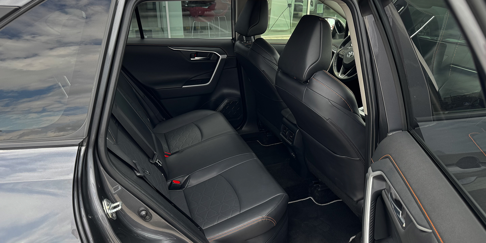 Toyota RAV4 2024 року, Універсал, Тойота Центр Рівне "Агат Авто", м.Рівне | Фото № 7 Toyota RAV4 2024 року з пробігом 44150 км, Універсал, Тойота Центр Рівне "Агат Авто", м.Рівне - 2002000 ГРН | Фото № 7