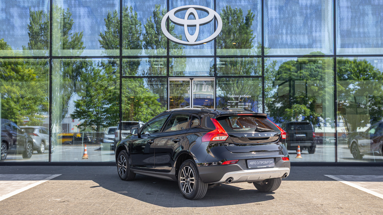 Інші авто VOLVO V40 2017 року з пробігом 118745 км, Хетчбек, Тойота Центр Дніпро "Алмаз Мотор" на Запорізькому шосе, м.Дніпро - 810000 ГРН | Фото № 2