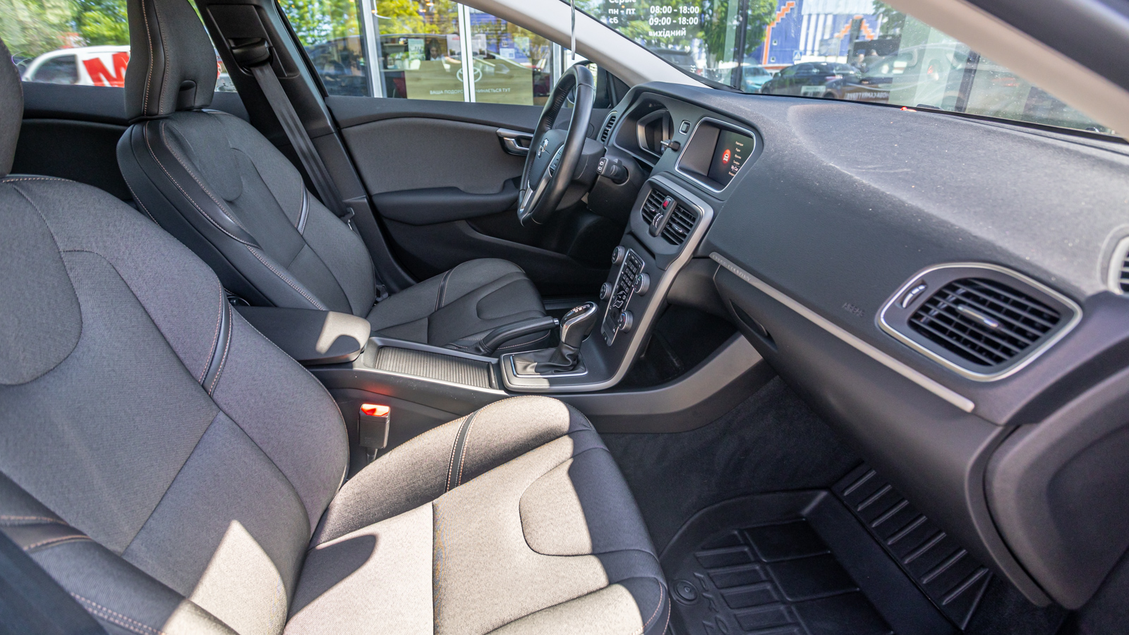 Інші авто VOLVO V40 2017 року з пробігом 118745 км, Хетчбек, Тойота Центр Дніпро "Алмаз Мотор" на Запорізькому шосе, м.Дніпро - 810000 ГРН | Фото № 6