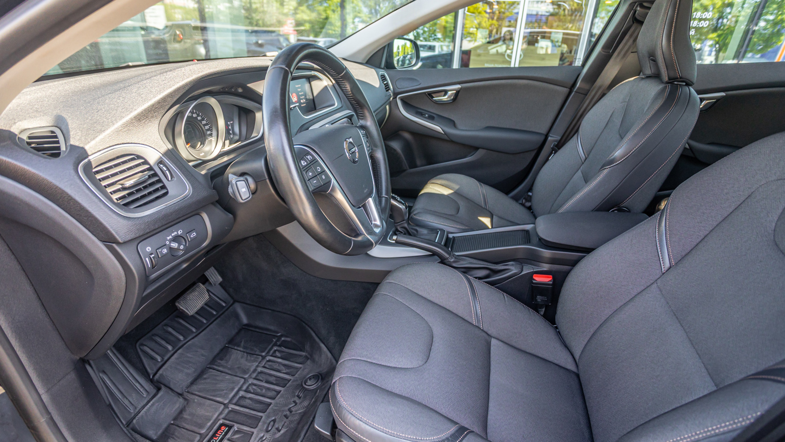 Інші авто VOLVO V40 2017 року з пробігом 118745 км, Хетчбек, Тойота Центр Дніпро "Алмаз Мотор" на Запорізькому шосе, м.Дніпро - 810000 ГРН | Фото № 13