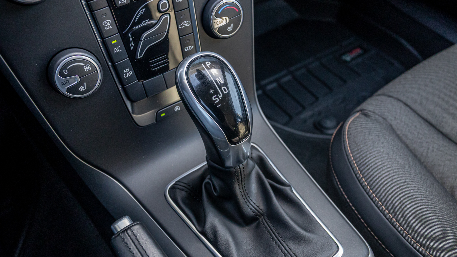 Інші авто VOLVO V40 2017 року з пробігом 118745 км, Хетчбек, Тойота Центр Дніпро "Алмаз Мотор" на Запорізькому шосе, м.Дніпро - 810000 ГРН | Фото № 27