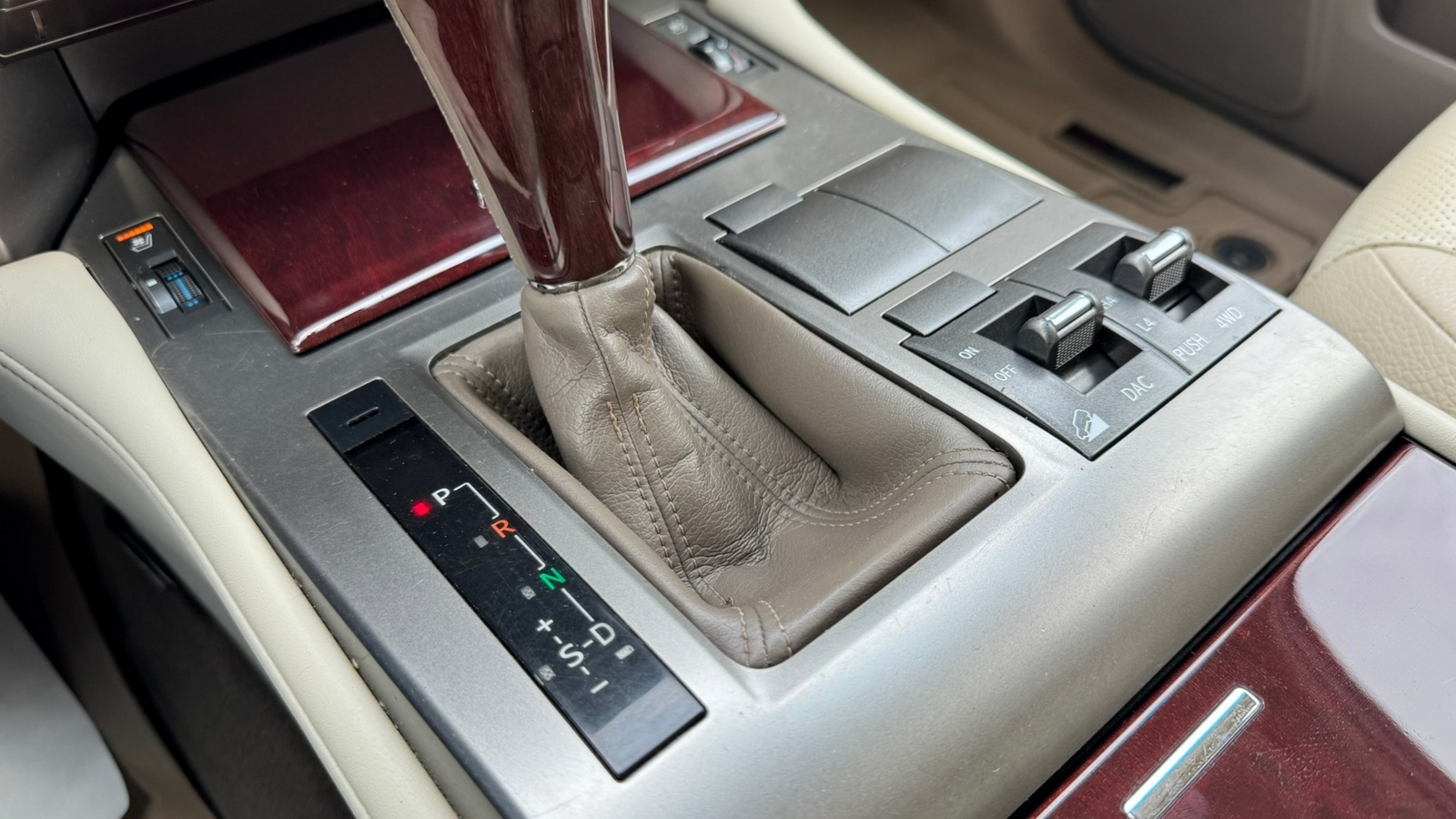 Lexus GX 2015 року, Універсал, Тойота Центр Івано-Франківськ "Класик-Авто", м.Івано-Франківськ | Фото № 22 Lexus GX 2015 року з пробігом 208668 км, Універсал, Тойота Центр Івано-Франківськ "Класик-Авто", м.Івано-Франківськ - 1271600 ГРН | Фото № 22