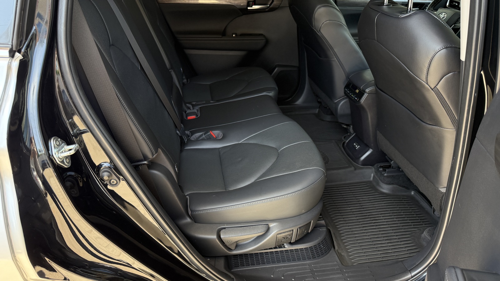 Toyota HIGHLANDER 2023 року, Універсал, Тойота Центр Кривий Ріг "Алмаз Сістем", м.Кривий Ріг | Фото № 7 Toyota HIGHLANDER 2023 року з пробігом 89452 км, Універсал, Тойота Центр Кривий Ріг "Алмаз Сістем", м.Кривий Ріг - 2200000 ГРН | Фото № 7
