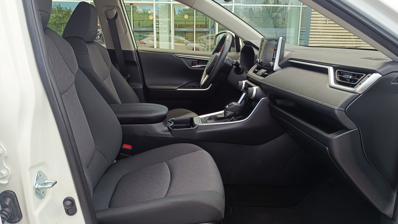 Toyota RAV4 2019 року, Універсал, Тойота Центр Київ "ВіДі Автострада", м.Київ | Фото № 6 Toyota RAV4 2019 року з пробігом 58559 км, Універсал, Тойота Центр Київ "ВіДі Автострада", м.Київ - 1460000 ГРН | Фото № 6