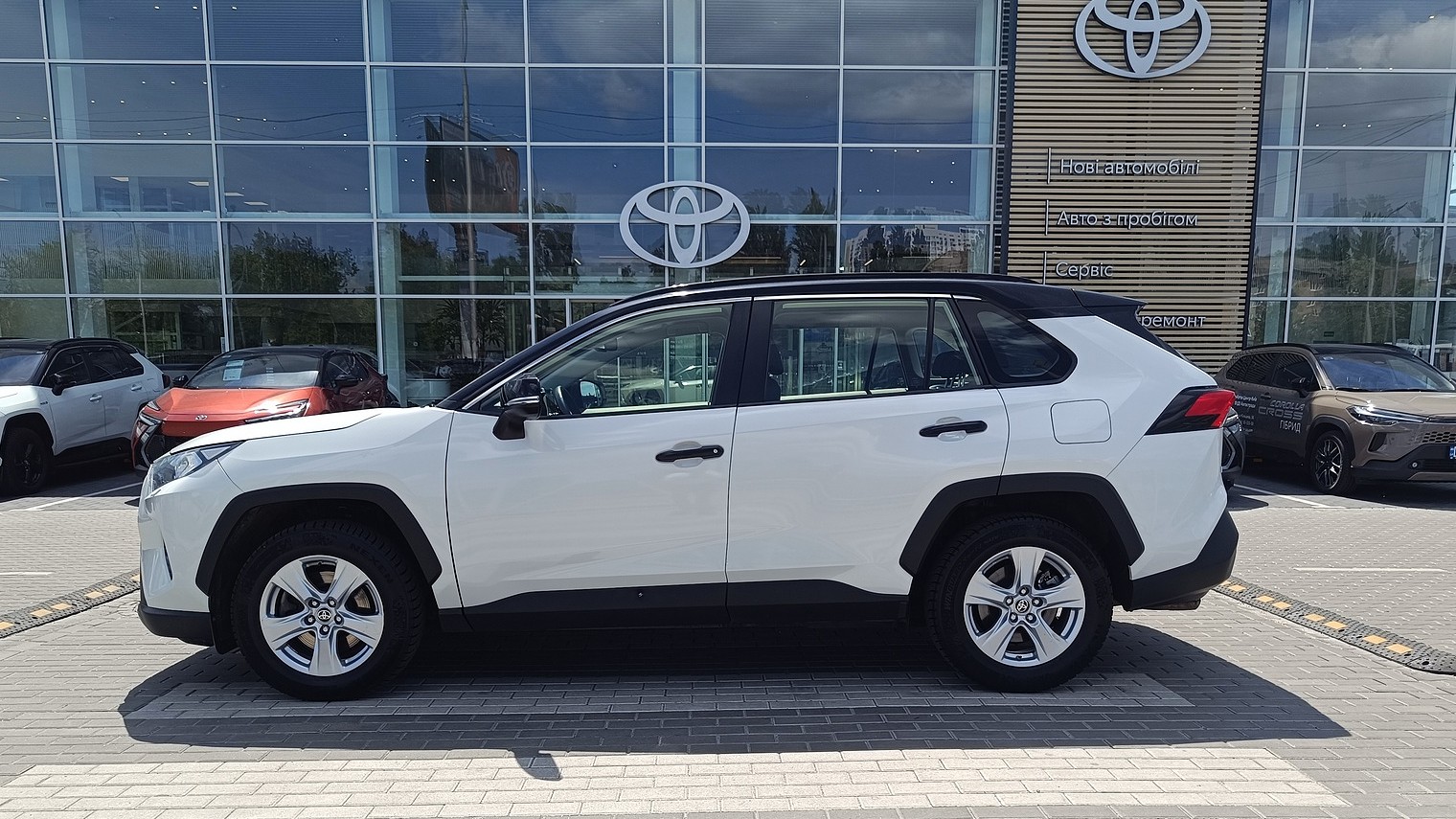 Toyota RAV4 2021 року, Універсал, Тойота Центр Київ "ВіДі Автострада", м.Київ | Фото № 3 Toyota RAV4 2021 року з пробігом 99313 км, Універсал, Тойота Центр Київ "ВіДі Автострада", м.Київ - 1400000 ГРН | Фото № 3