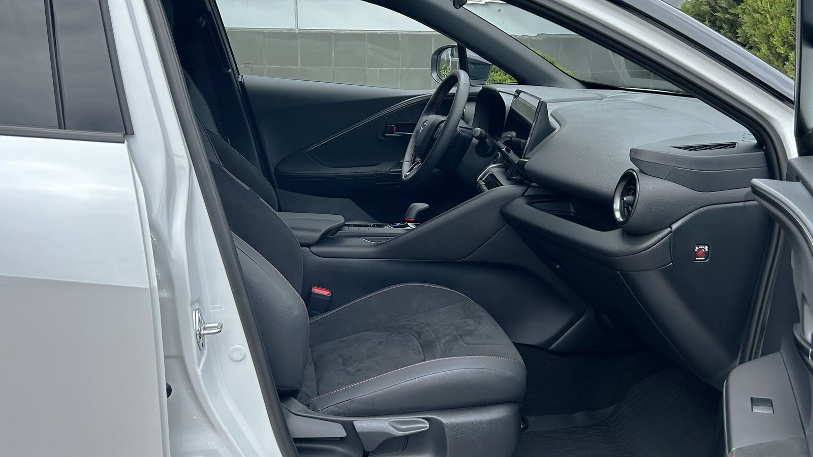 Toyota C-HR 2024 року, Хетчбек, Тойота Центр Чернівці "Олімп-Моторс", м.Чернівці | Фото № 6 Toyota C-HR 2024 року з пробігом 11930 км, Хетчбек, Тойота Центр Чернівці "Олімп-Моторс", м.Чернівці - 1819140 ГРН | Фото № 6