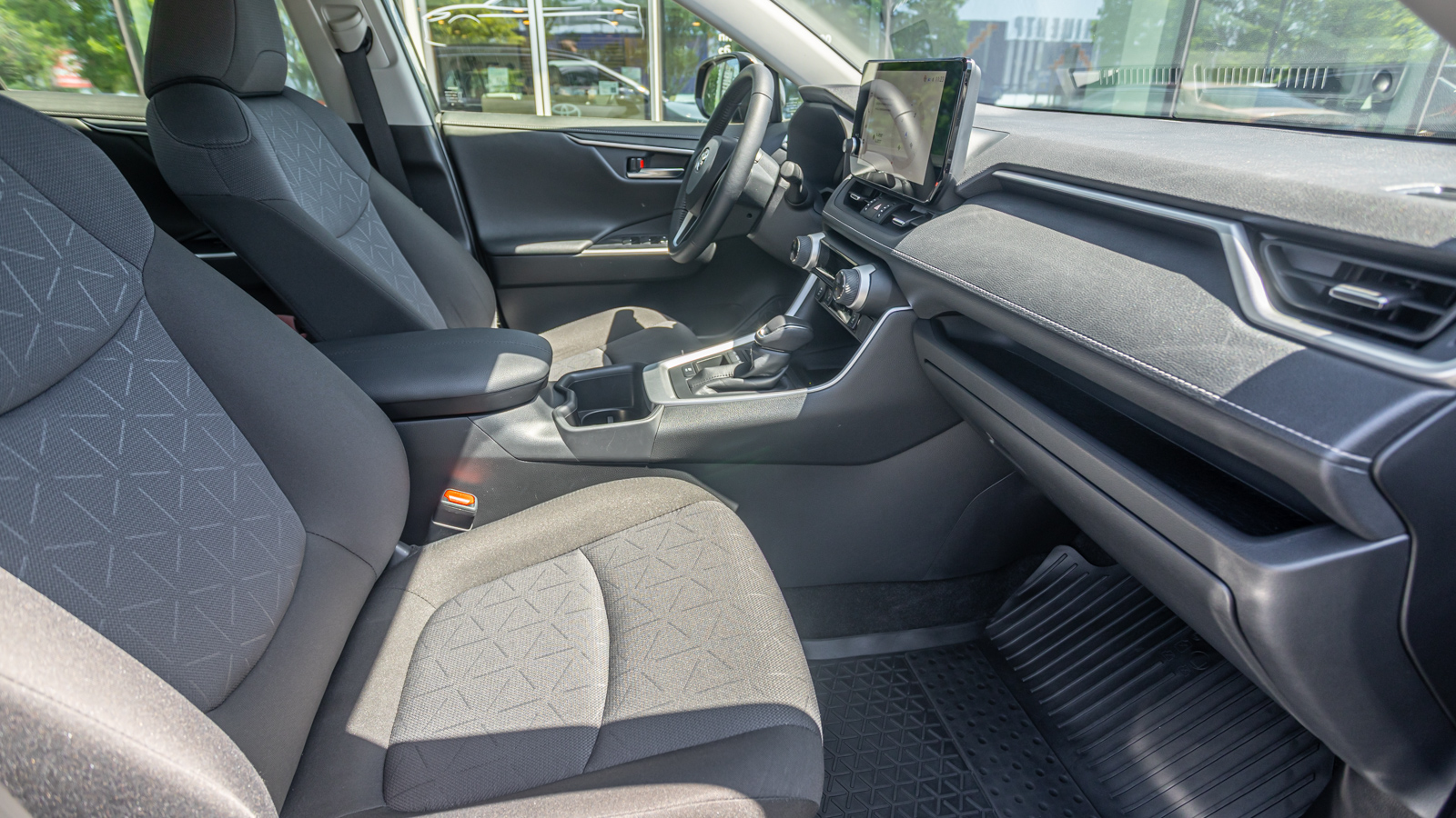 Toyota RAV4 2025 року, Універсал, Тойота Центр Дніпро "Алмаз Мотор" на Запорізькому шосе, м.Дніпро | Фото № 6 Toyota RAV4 2025 року з пробігом 32537 км, Універсал, Тойота Центр Дніпро "Алмаз Мотор" на Запорізькому шосе, м.Дніпро - 1750000 ГРН | Фото № 6