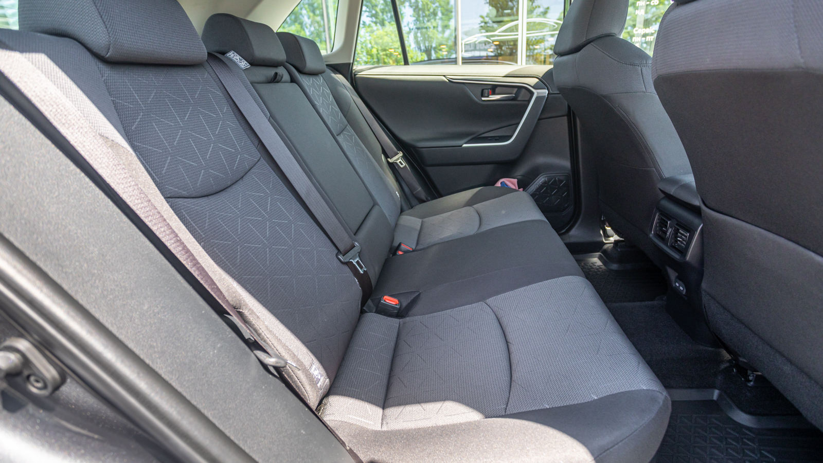 Toyota RAV4 2025 року, Універсал, Тойота Центр Дніпро "Алмаз Мотор" на Запорізькому шосе, м.Дніпро | Фото № 7 Toyota RAV4 2025 року з пробігом 32537 км, Універсал, Тойота Центр Дніпро "Алмаз Мотор" на Запорізькому шосе, м.Дніпро - 1750000 ГРН | Фото № 7