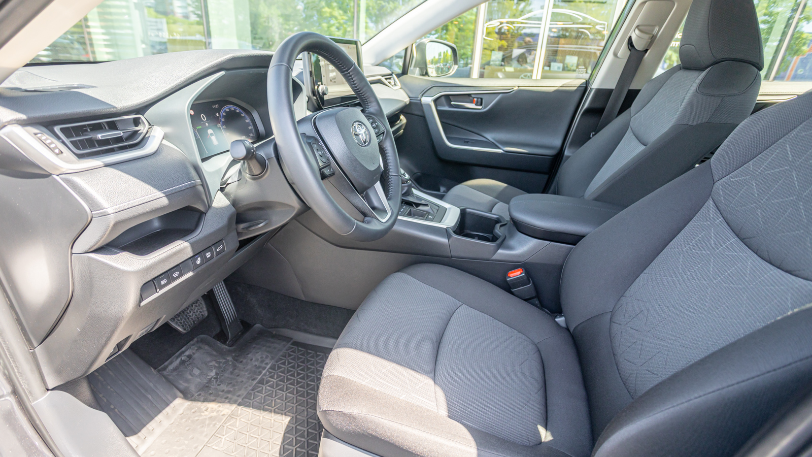 Toyota RAV4 2025 року, Універсал, Тойота Центр Дніпро "Алмаз Мотор" на Запорізькому шосе, м.Дніпро | Фото № 14 Toyota RAV4 2025 року з пробігом 32537 км, Універсал, Тойота Центр Дніпро "Алмаз Мотор" на Запорізькому шосе, м.Дніпро - 1750000 ГРН | Фото № 14