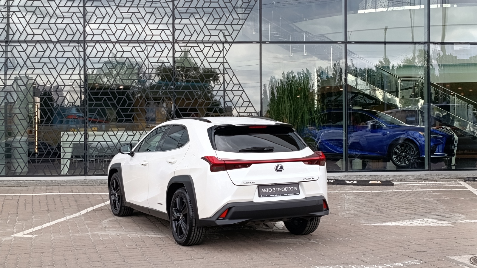 Lexus UX 2020 року, Хетчбек, Лексус Київ Захід, м.Київ | Фото № 2 Lexus UX 2020 року з пробігом 68849 км, Хетчбек, Лексус Київ Захід, м.Київ - 1382000 ГРН | Фото № 2