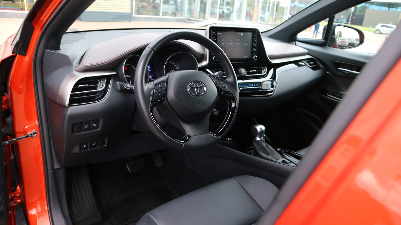 Toyota C-HR 2020 року, Хетчбек, Тойота Центр Київ "Автосаміт Укравто Столичне", м.Київ | Фото № 18 Toyota C-HR 2020 року з пробігом 34448 км, Хетчбек, Тойота Центр Київ "Автосаміт Укравто Столичне", м.Київ - 1332000 ГРН | Фото № 18