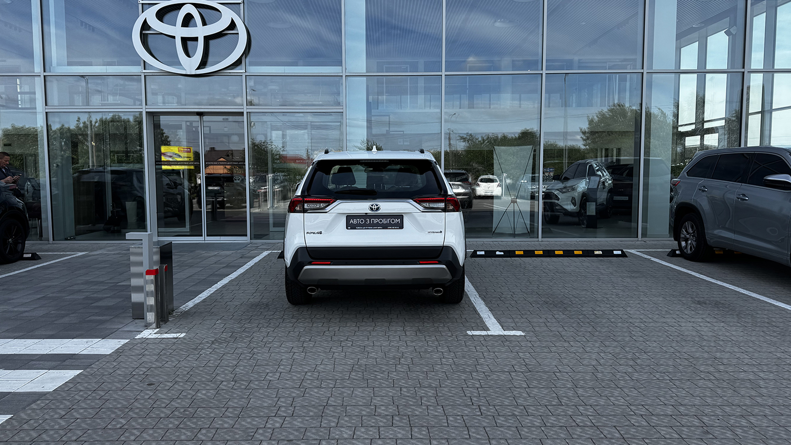 Toyota RAV4 2022 року, Універсал, Тойота Центр Рівне "Агат Авто", м.Рівне | Фото № 3 Toyota RAV4 2022 року з пробігом 49158 км, Універсал, Тойота Центр Рівне "Агат Авто", м.Рівне - 1628000 ГРН | Фото № 3