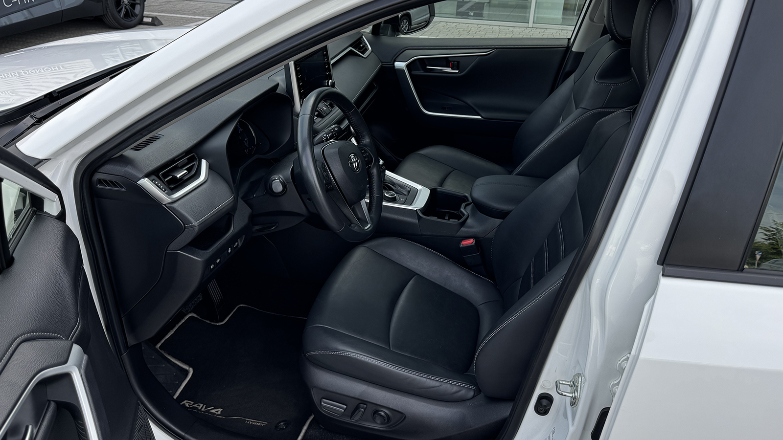 Toyota RAV4 2022 року, Універсал, Тойота Центр Рівне "Агат Авто", м.Рівне | Фото № 11 Toyota RAV4 2022 року з пробігом 49158 км, Універсал, Тойота Центр Рівне "Агат Авто", м.Рівне - 1628000 ГРН | Фото № 11