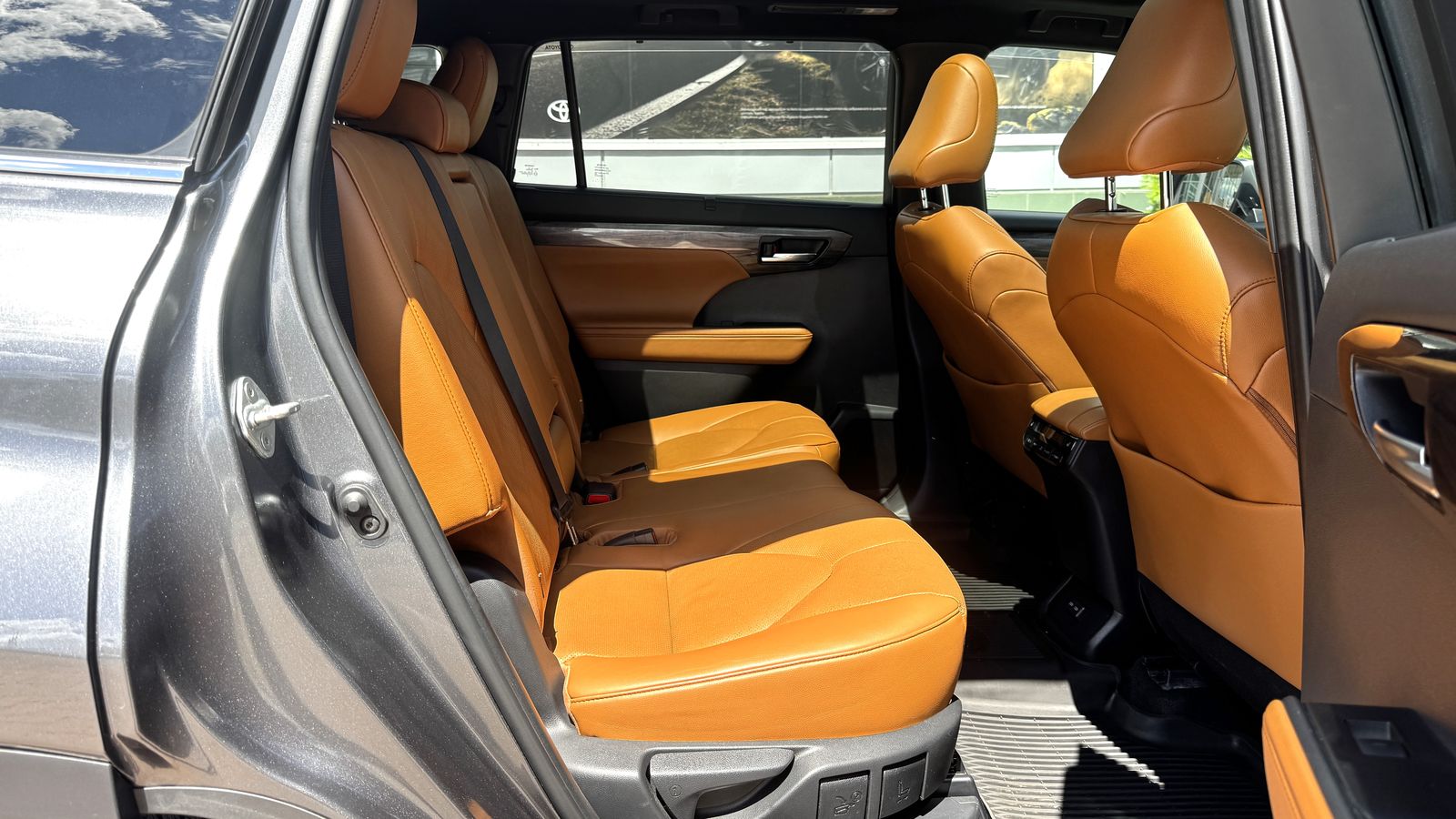 Toyota HIGHLANDER 2023 року, Універсал, Тойота Центр Чернівці "Олімп-Моторс", м.Чернівці | Фото № 7 Toyota HIGHLANDER 2023 року з пробігом 131843 км, Універсал, Тойота Центр Чернівці "Олімп-Моторс", м.Чернівці - 2199000 ГРН | Фото № 7