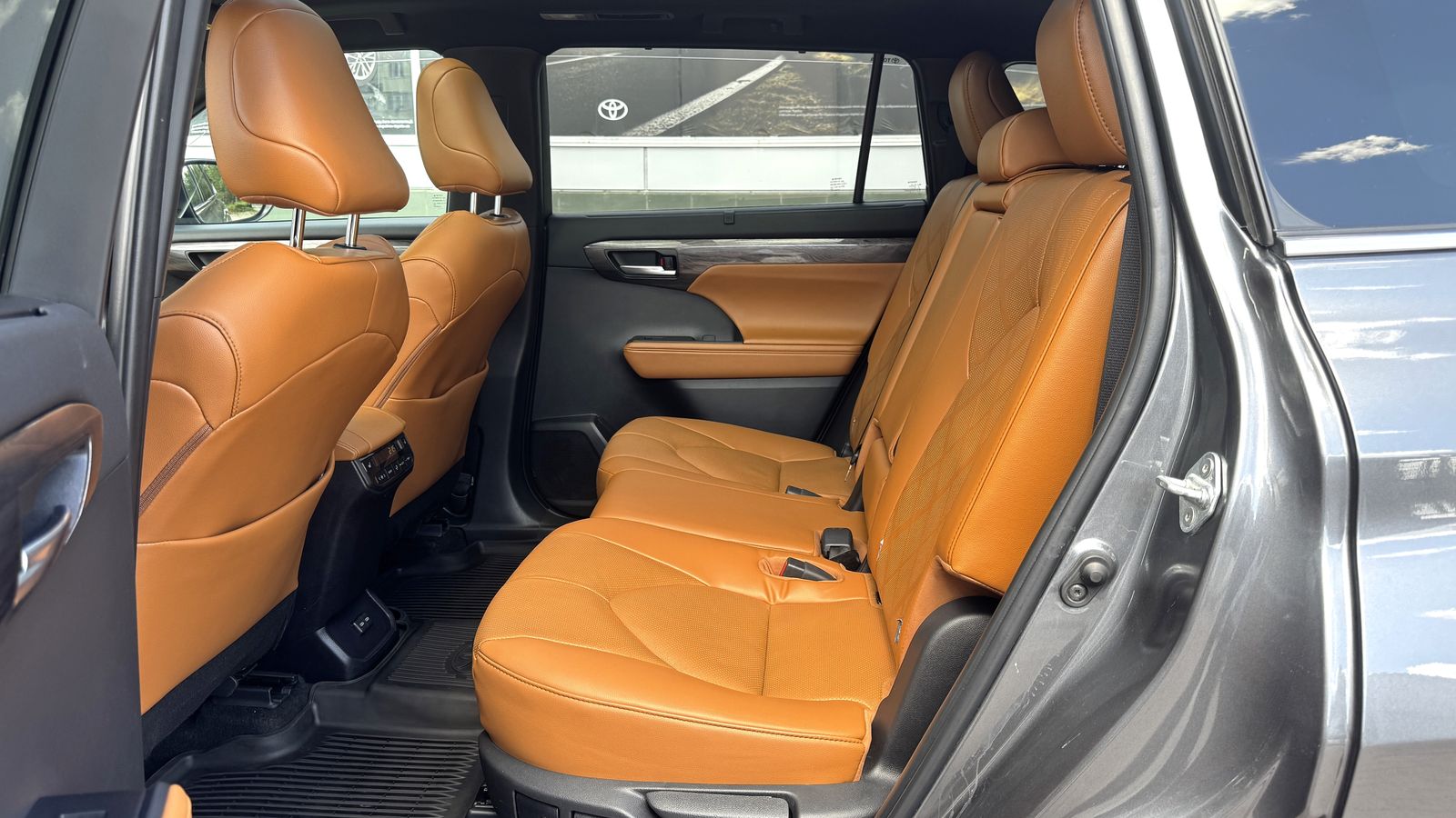 Toyota HIGHLANDER 2023 року, Універсал, Тойота Центр Чернівці "Олімп-Моторс", м.Чернівці | Фото № 11 Toyota HIGHLANDER 2023 року з пробігом 131843 км, Універсал, Тойота Центр Чернівці "Олімп-Моторс", м.Чернівці - 2199000 ГРН | Фото № 11