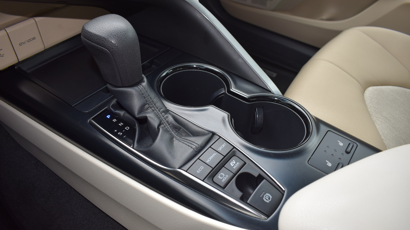 Toyota CAMRY 2018 року, Седан, Тойота Центр Житомир "Стар - Кар", м.Житомир | Фото № 21 Toyota CAMRY 2018 року з пробігом 83363 км, Седан, Тойота Центр Житомир "Стар - Кар", м.Житомир - 990000 ГРН | Фото № 21