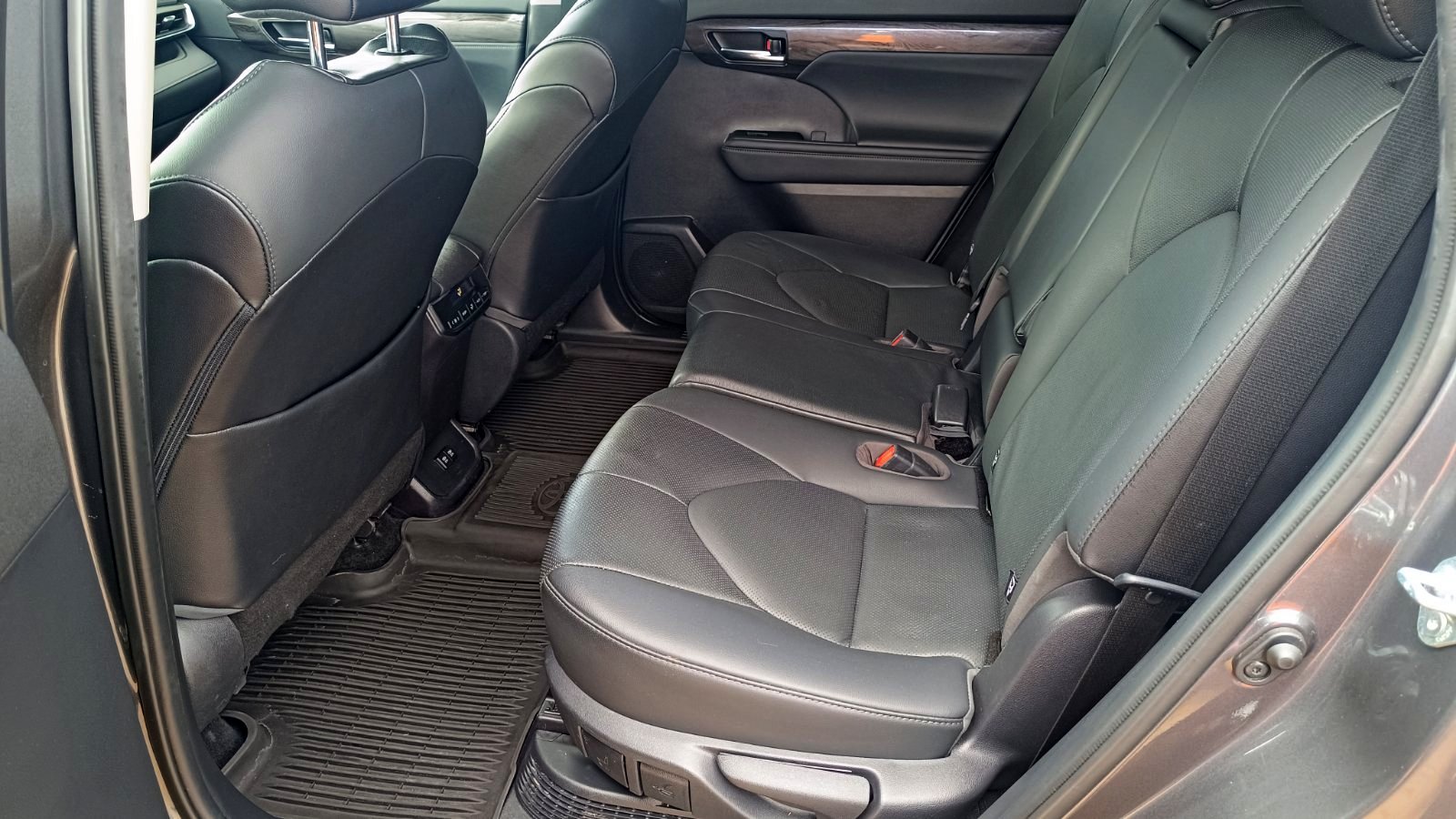 Toyota HIGHLANDER 2021 року, Універсал, Тойота Центр Київ «ВІДІ Аеропорт», м.Київ | Фото № 11 Toyota HIGHLANDER 2021 року з пробігом 82305 км, Універсал, Тойота Центр Київ «ВІДІ Аеропорт», м.Київ - 2200000 ГРН | Фото № 11