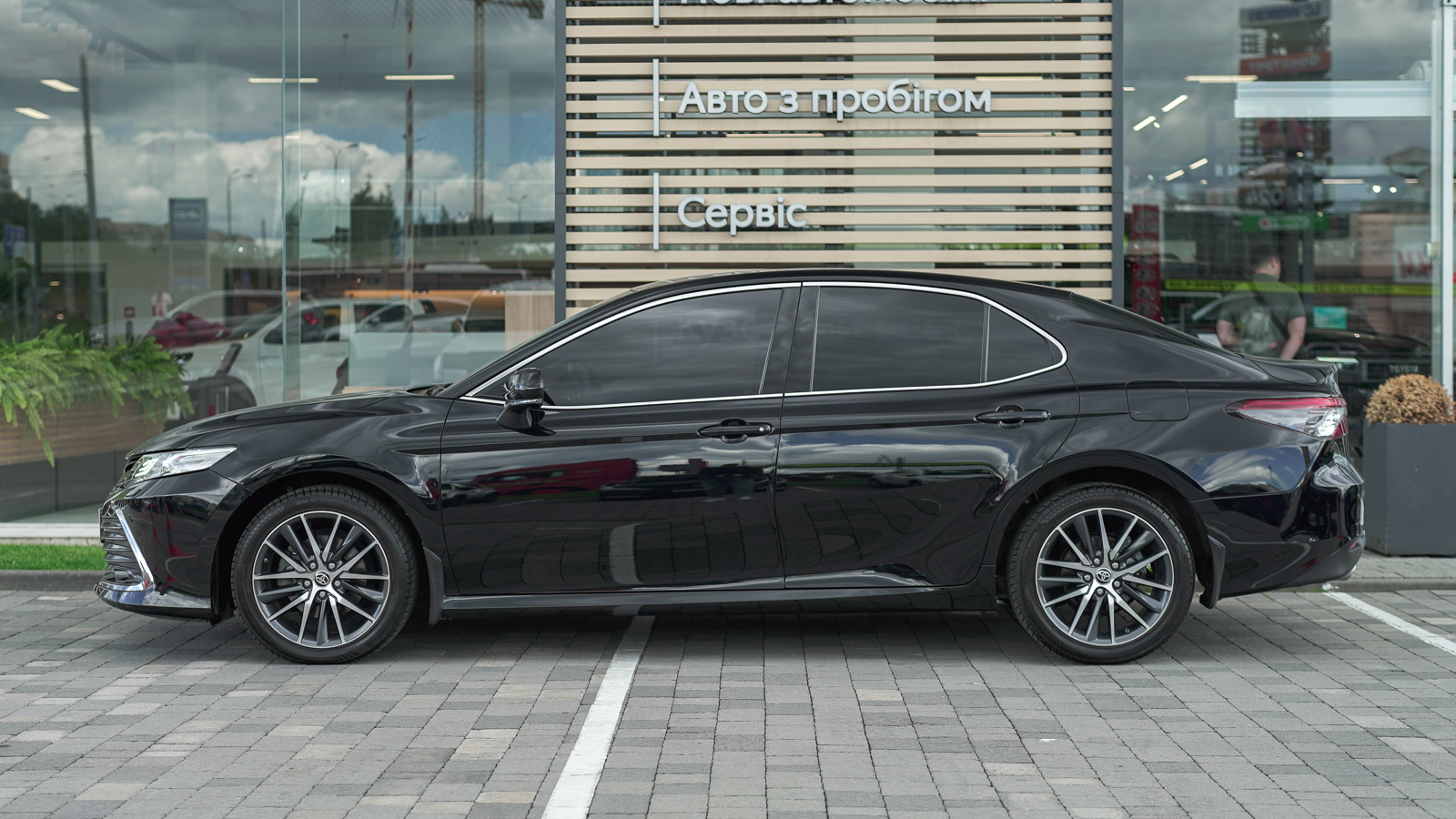 Toyota CAMRY 2021 року з пробігом 83041 км, Седан, Тойота Центр Львів "Діамант", м.Львів - 1411200 ГРН | Фото № 3