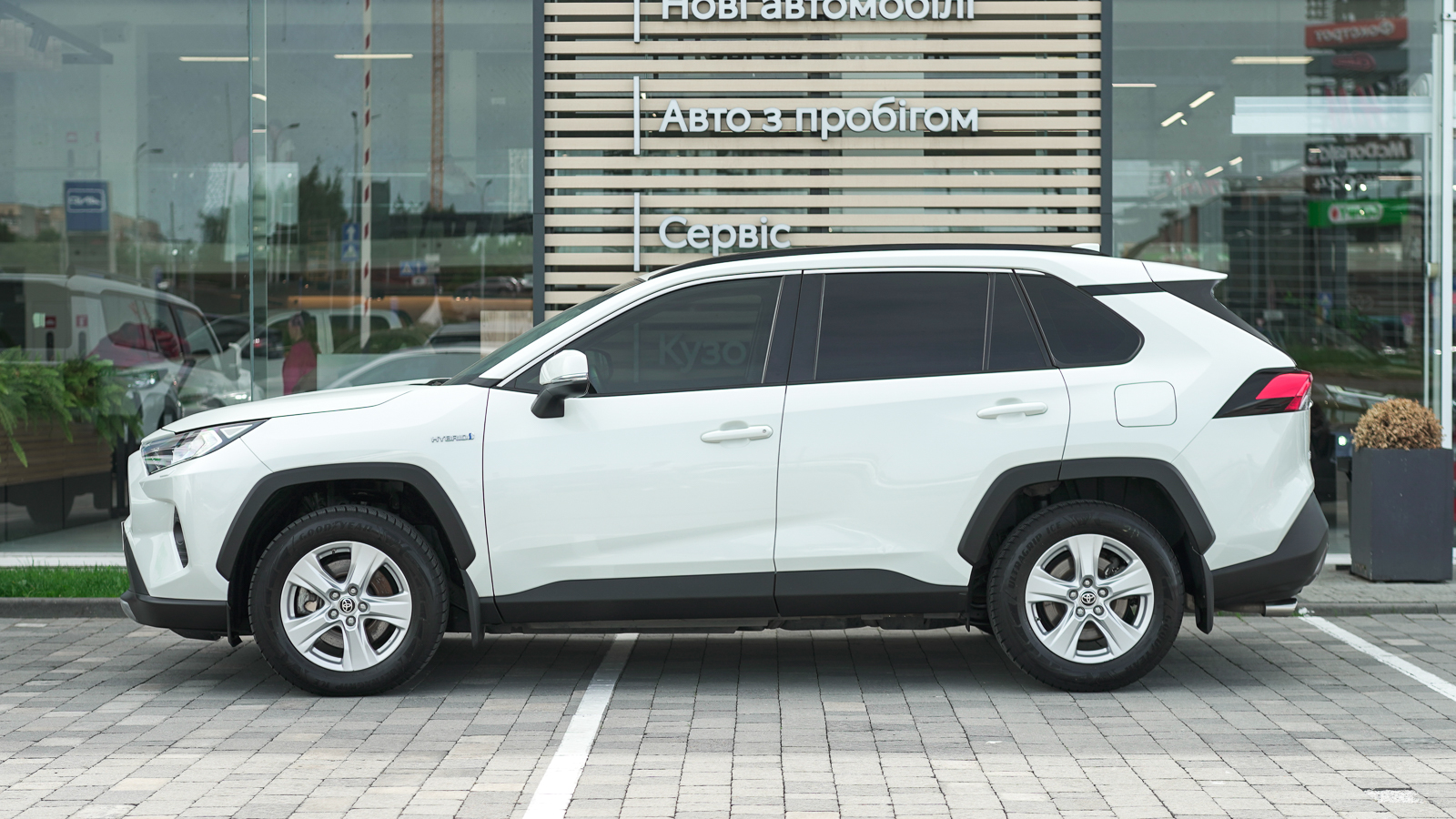 Toyota RAV4 2021 року, Універсал, Тойота Центр Львів "Діамант", м.Львів | Фото № 3 Toyota RAV4 2021 року з пробігом 127750 км, Універсал, Тойота Центр Львів "Діамант", м.Львів - 1367100 ГРН | Фото № 3