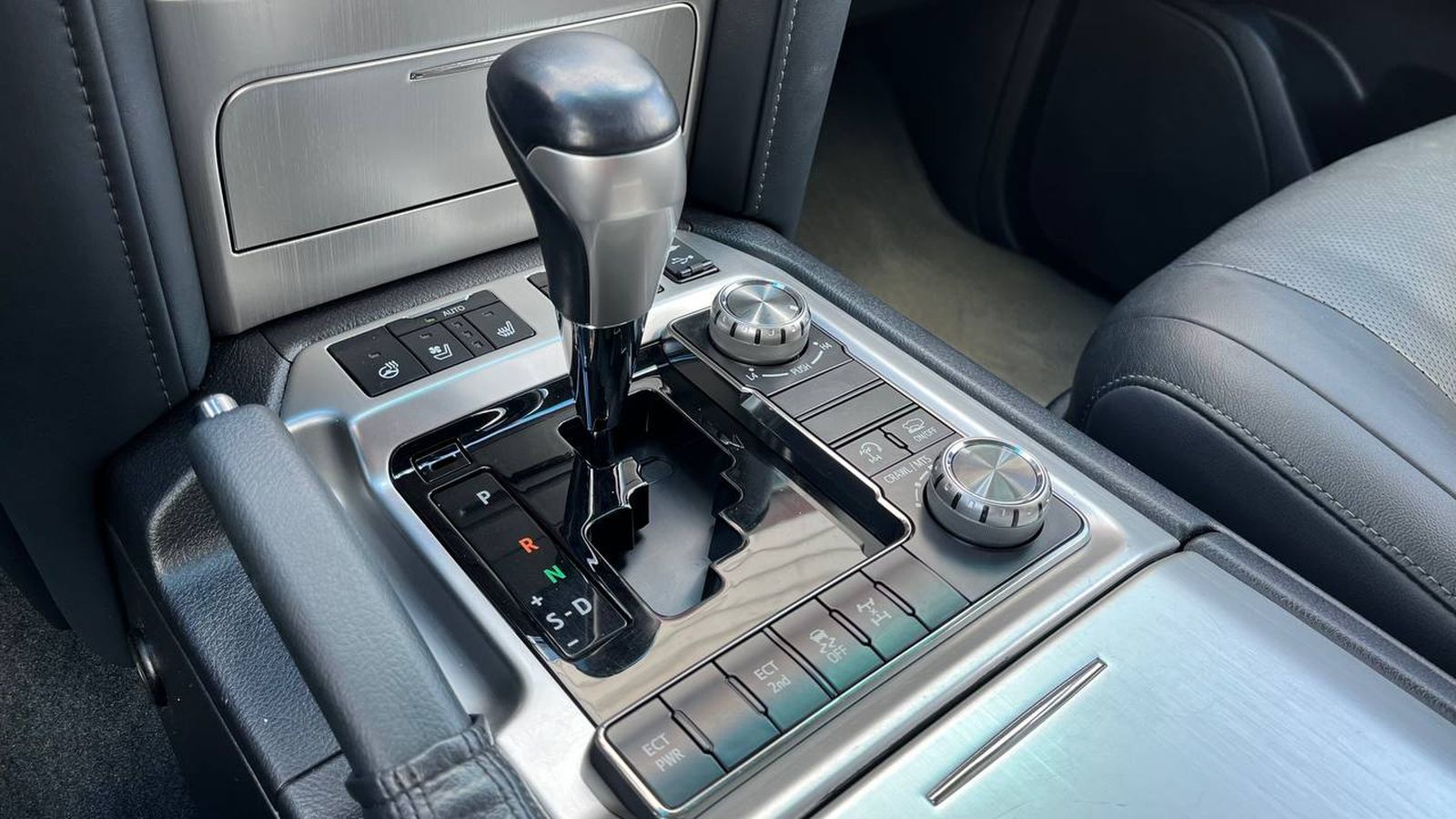 Toyota LAND CRUISER 200 2018 року, Універсал, Тойота Центр Хмельницький "Гранд Мотор", м.Хмельницький | Фото № 11 Toyota LAND CRUISER 200 2018 року з пробігом 160791 км, Універсал, Тойота Центр Хмельницький "Гранд Мотор", м.Хмельницький - 2163350 ГРН | Фото № 11