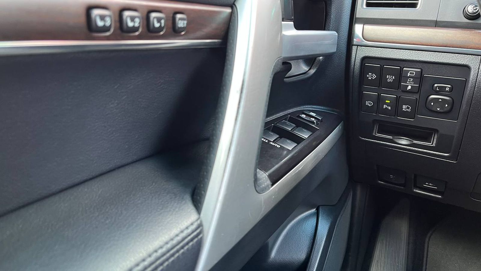 Toyota LAND CRUISER 200 2018 року, Універсал, Тойота Центр Хмельницький "Гранд Мотор", м.Хмельницький | Фото № 13 Toyota LAND CRUISER 200 2018 року з пробігом 160791 км, Універсал, Тойота Центр Хмельницький "Гранд Мотор", м.Хмельницький - 2163350 ГРН | Фото № 13