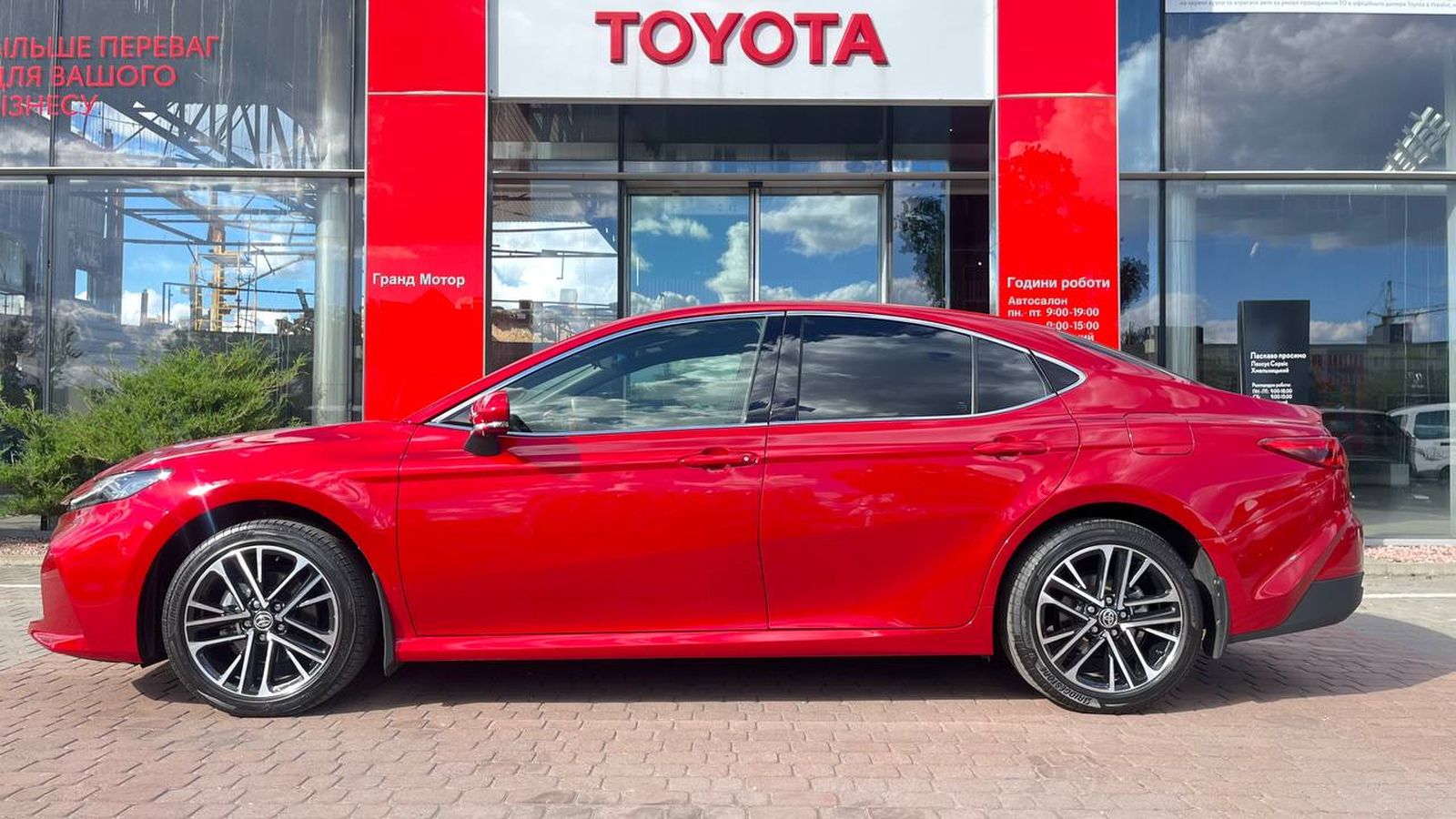 Toyota CAMRY 2024 року з пробігом 31886 км, Седан, Тойота Центр Хмельницький "Гранд Мотор", м.Хмельницький - 2017925 ГРН | Фото № 3