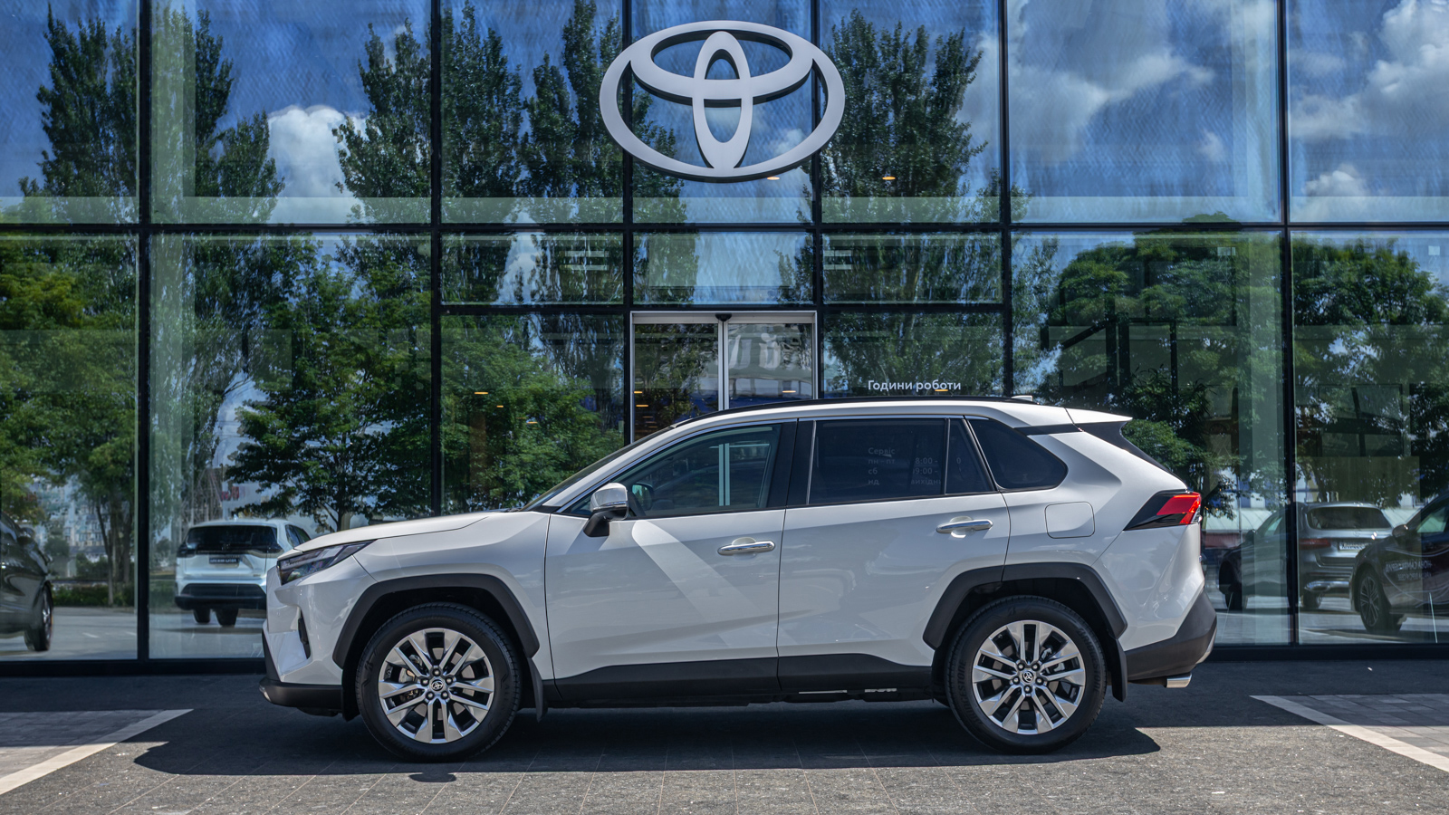 Toyota RAV4 2023 року з пробігом 31177 км, Універсал, Тойота Центр Дніпро "Алмаз Мотор" на Запорізькому шосе, м.Дніпро - 1950000 ГРН | Фото № 3