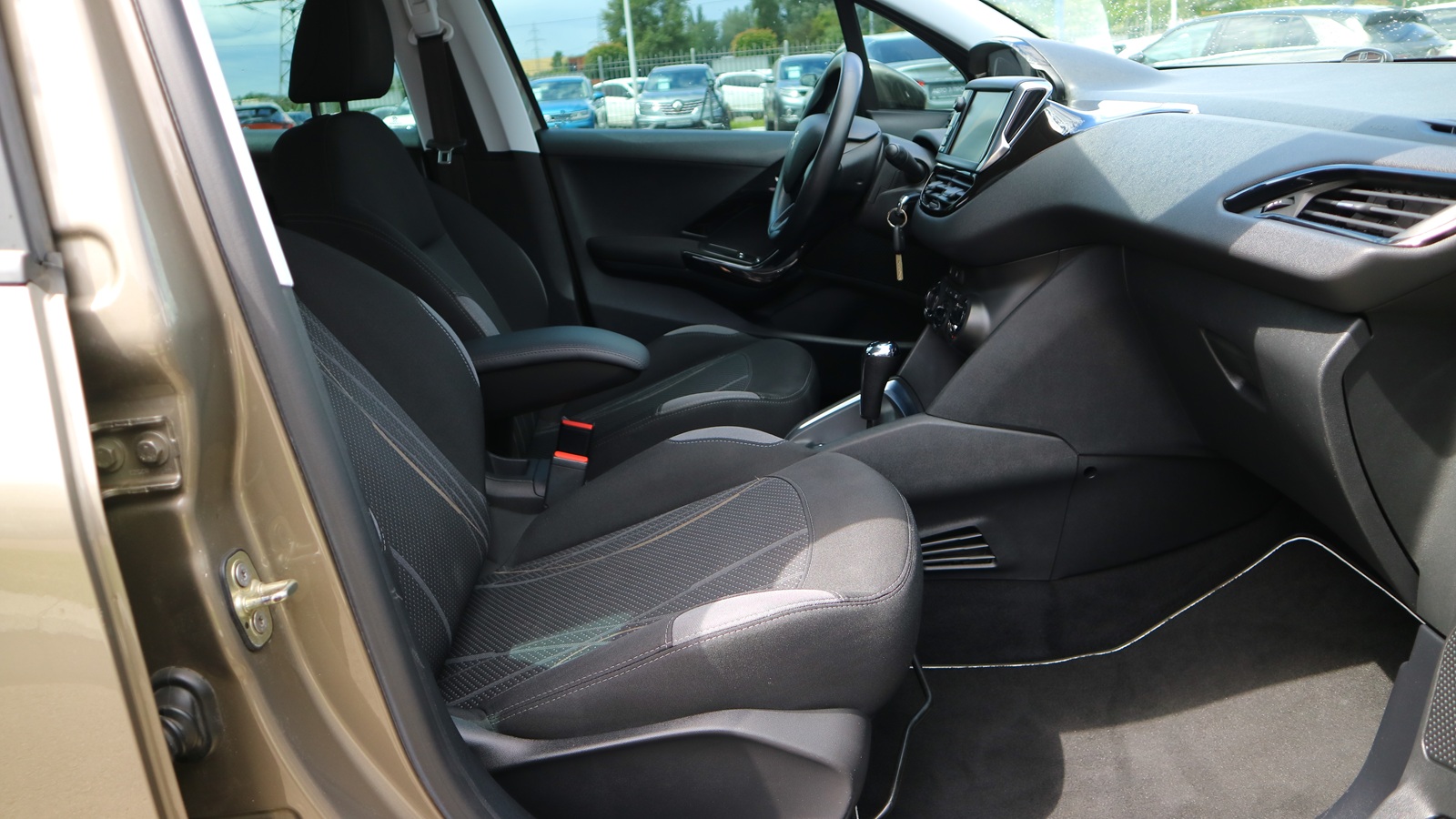 Інші авто PEUGEOT 208 2013 року, Хетчбек, Тойота Центр Київ "Автосаміт Укравто Столичне", м.Київ | Фото № 6 Інші авто PEUGEOT 208 2013 року з пробігом 86117 км, Хетчбек, Тойота Центр Київ "Автосаміт Укравто Столичне", м.Київ - 373000 ГРН | Фото № 6