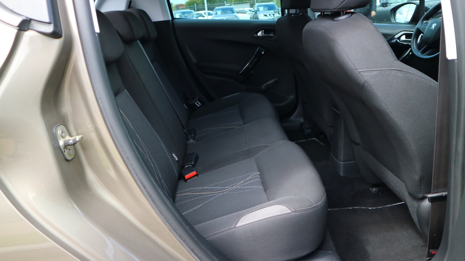 Інші авто PEUGEOT 208 2013 року, Хетчбек, Тойота Центр Київ "Автосаміт Укравто Столичне", м.Київ | Фото № 7 Інші авто PEUGEOT 208 2013 року з пробігом 86117 км, Хетчбек, Тойота Центр Київ "Автосаміт Укравто Столичне", м.Київ - 373000 ГРН | Фото № 7